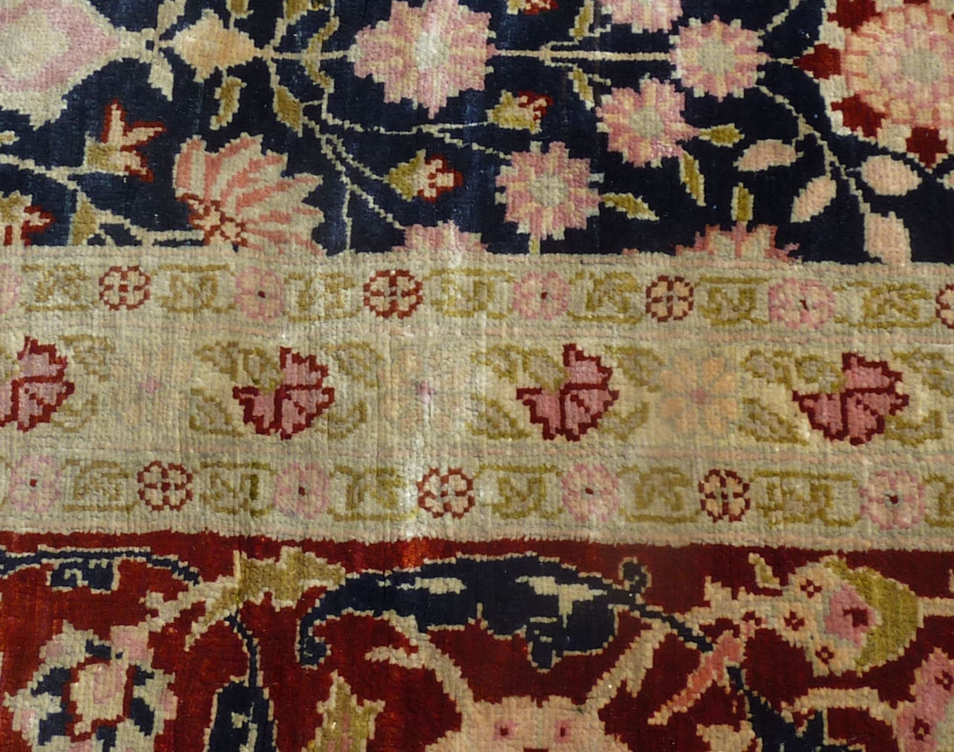 Hereke silk rug, Turkey. Extremely fine weave.197 cm x 127 cm. Knotted by hand. Silk on silk. - Image 4 of 15