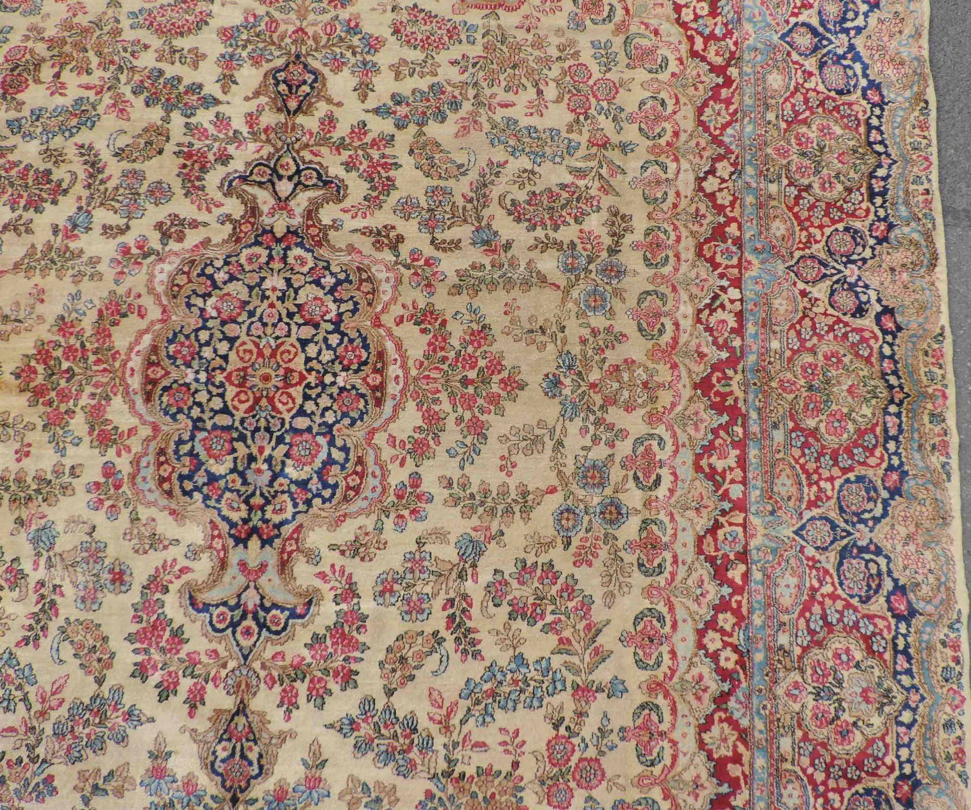 Kirman Persian carpet. Iran. Old, 1st half of the 20th century.420 cm x 297 cm. Knotted by hand. - Image 12 of 14