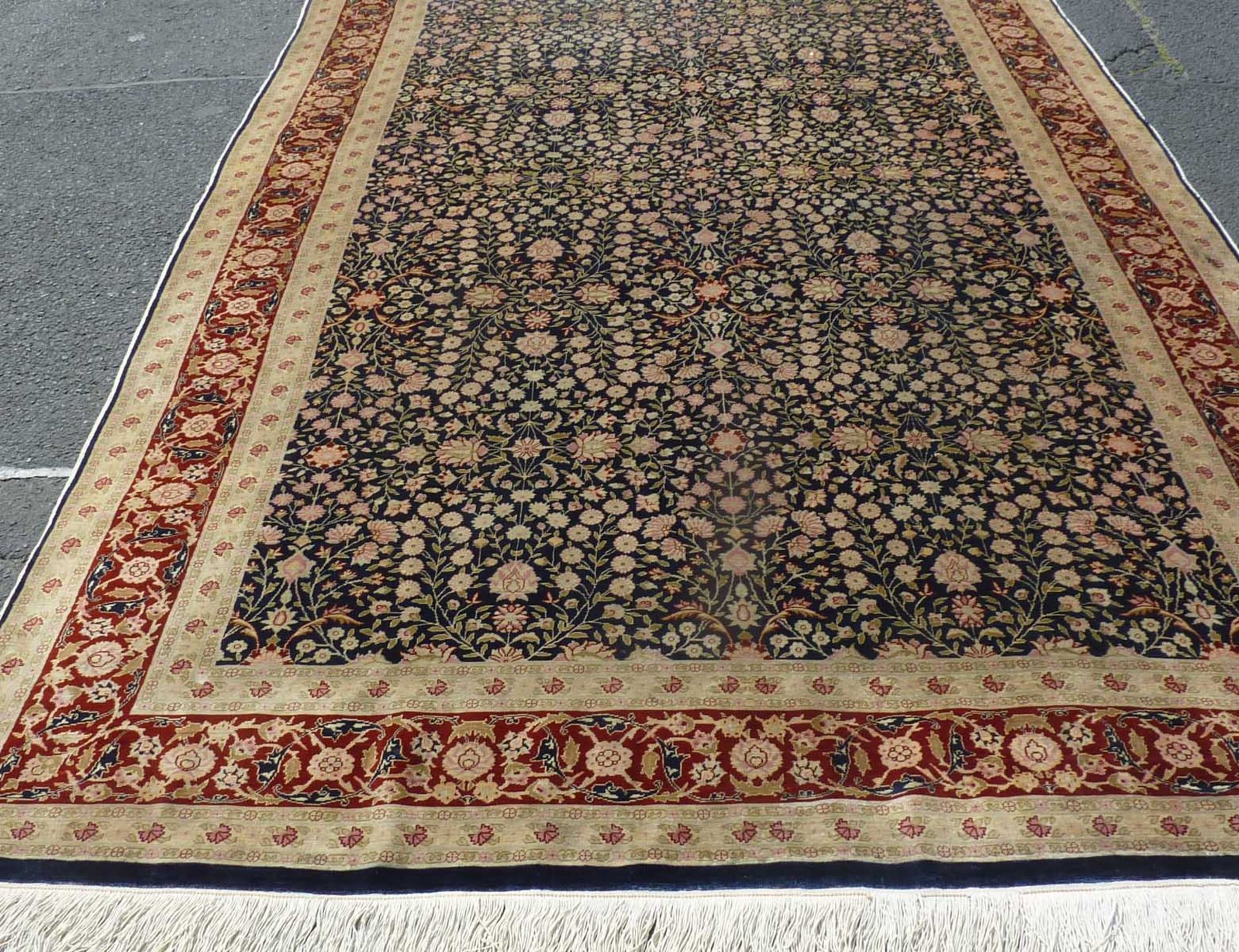 Hereke silk rug, Turkey. Extremely fine weave.197 cm x 127 cm. Knotted by hand. Silk on silk. - Image 14 of 15