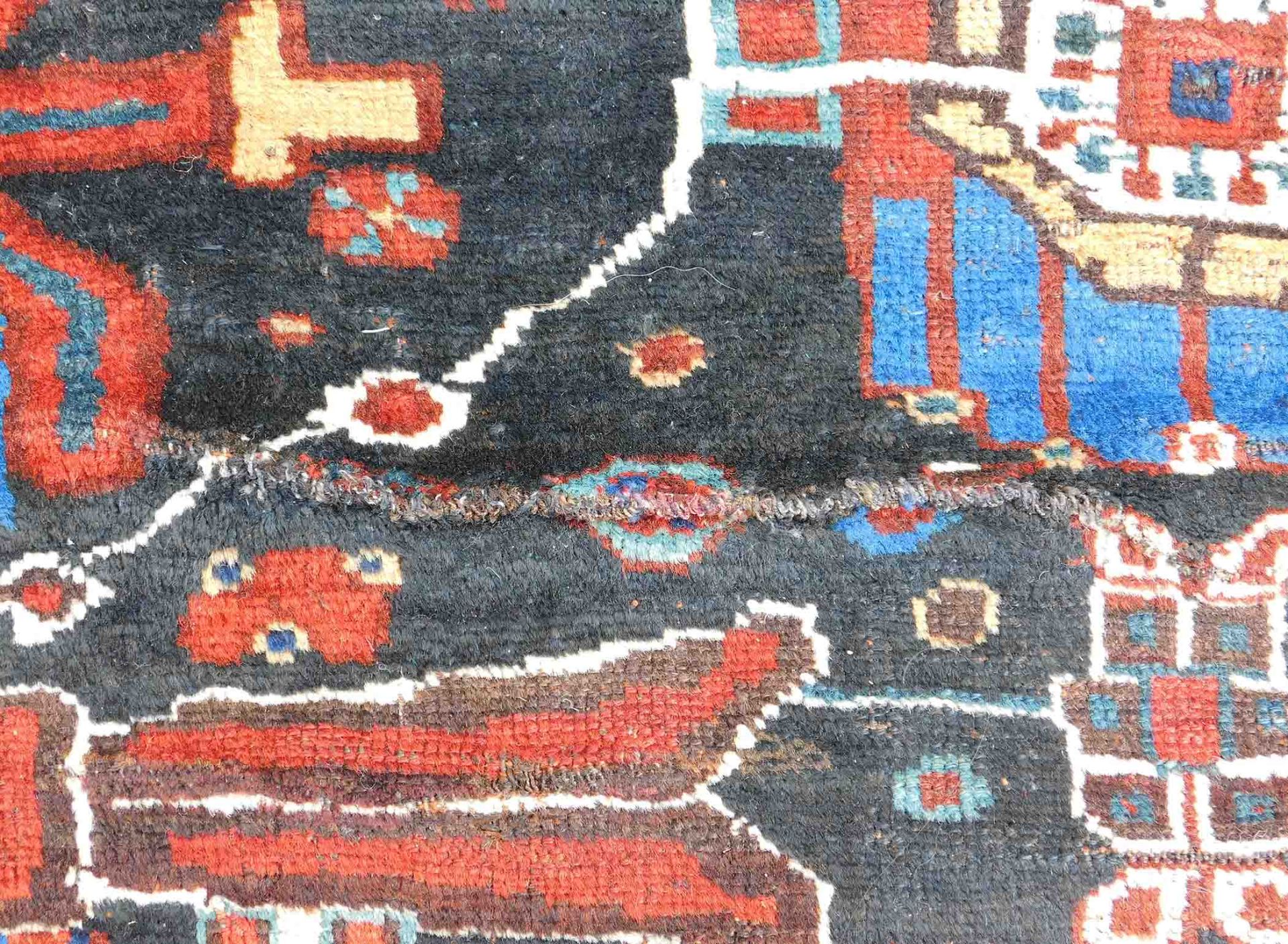Khamseh Baharlu Persian carpet. Iran. Antique, around 1900.188 cm x 173cm. Knotted by hand. Wool - Image 5 of 8