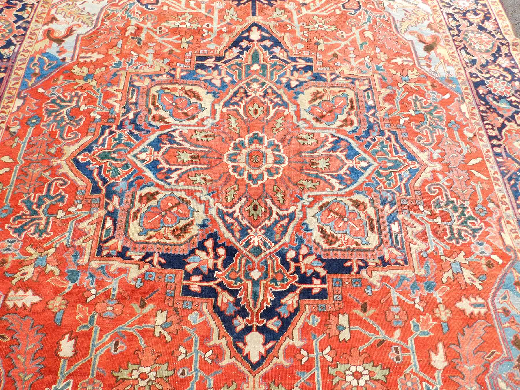 Heriz oriental carpet. Iran. Antique, around 1910.388 cm x 282 cm. Knotted by hand. Wool on - Bild 4 aus 9