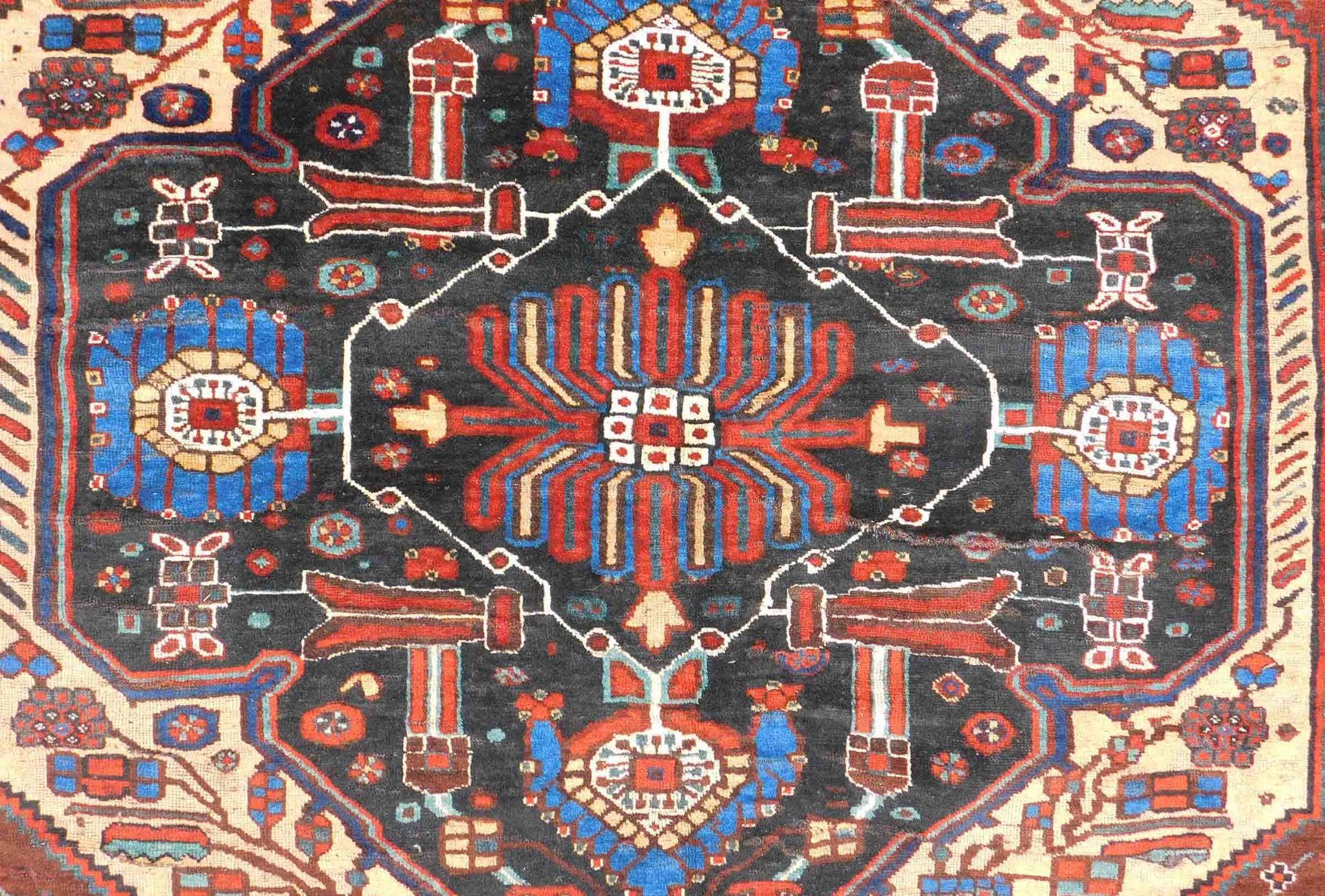 Khamseh Baharlu Persian carpet. Iran. Antique, around 1900.188 cm x 173cm. Knotted by hand. Wool - Image 4 of 8