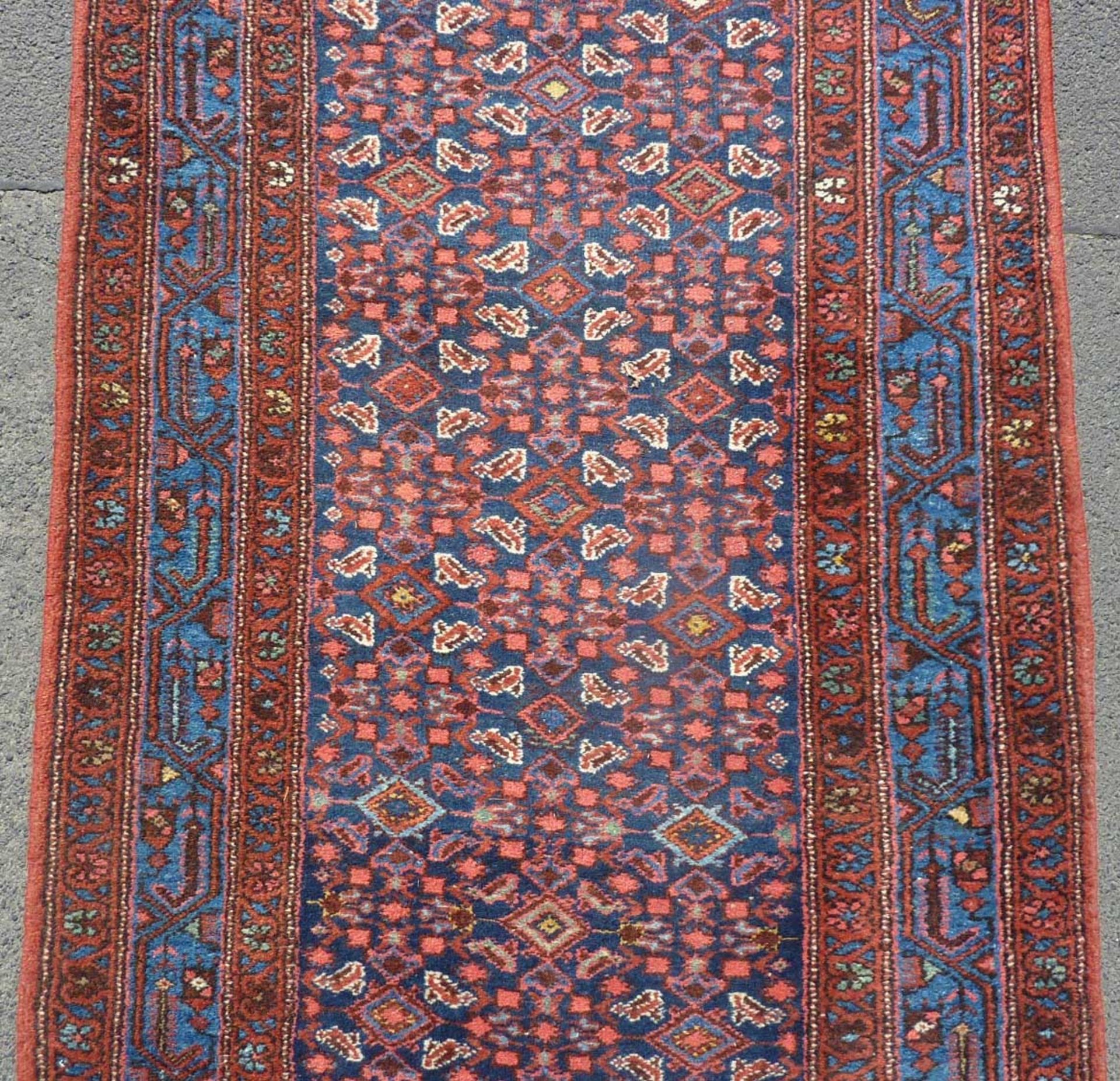 Hamadan Persian rug. Runner. Iran. Old, around 1930.499 cm x 105 cm. Knotted by hand. Wool on - Bild 3 aus 9