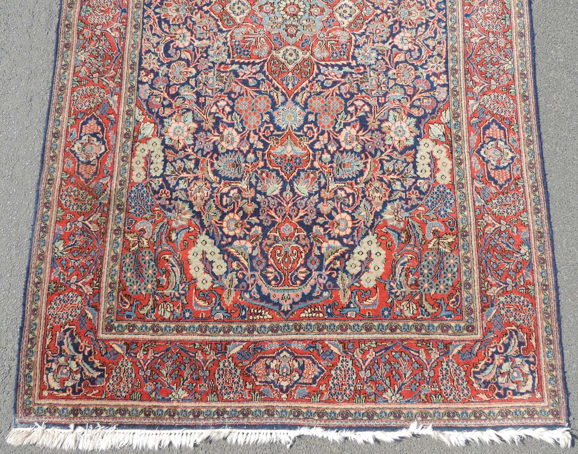 Keschan Persian rug. Iran. Old, circa 80 years. Fine weave.221 cm x 134 cm. Knotted by hand. Cork - Image 2 of 6