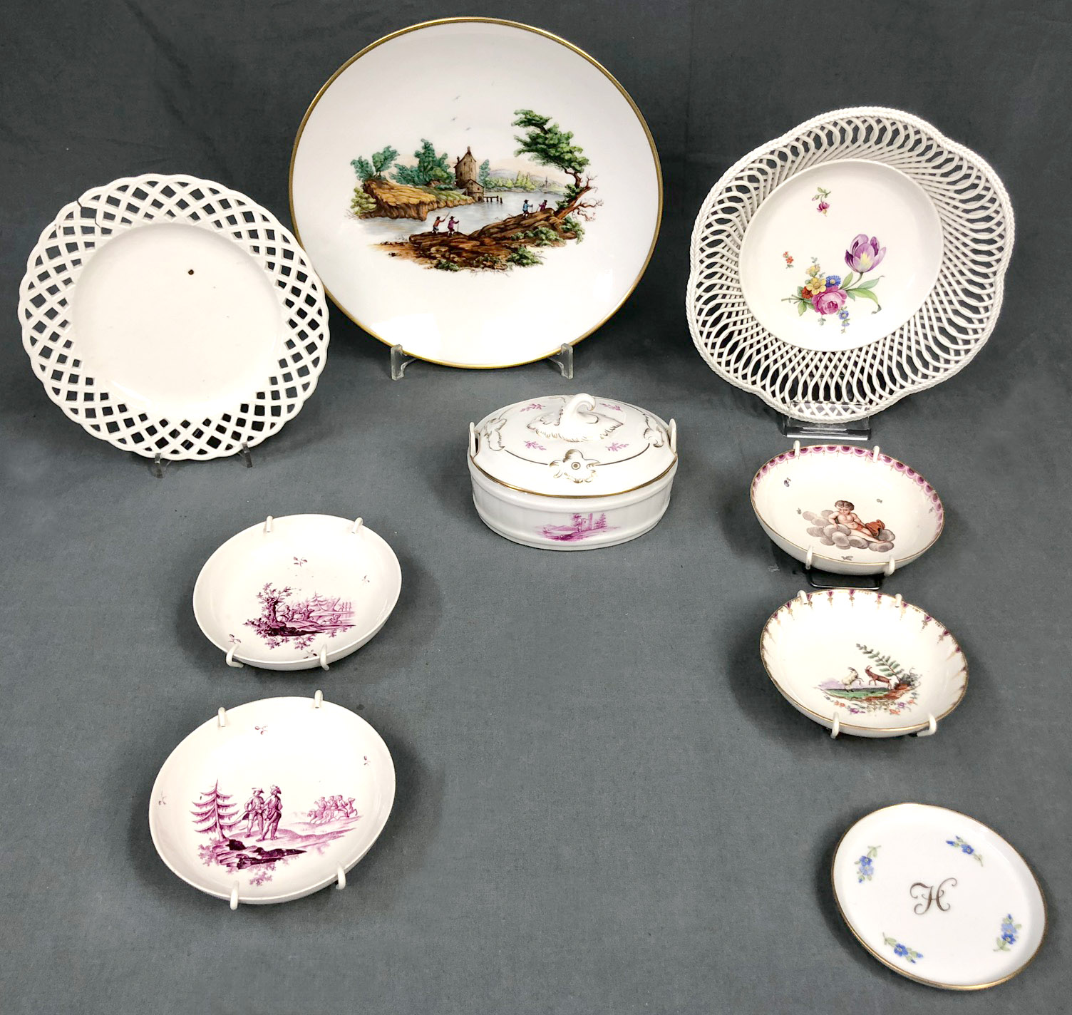 Collection 9 parts porcelain. Wheel brand. Also Höchst.Diameter up to 29 cm in diameter. Condition