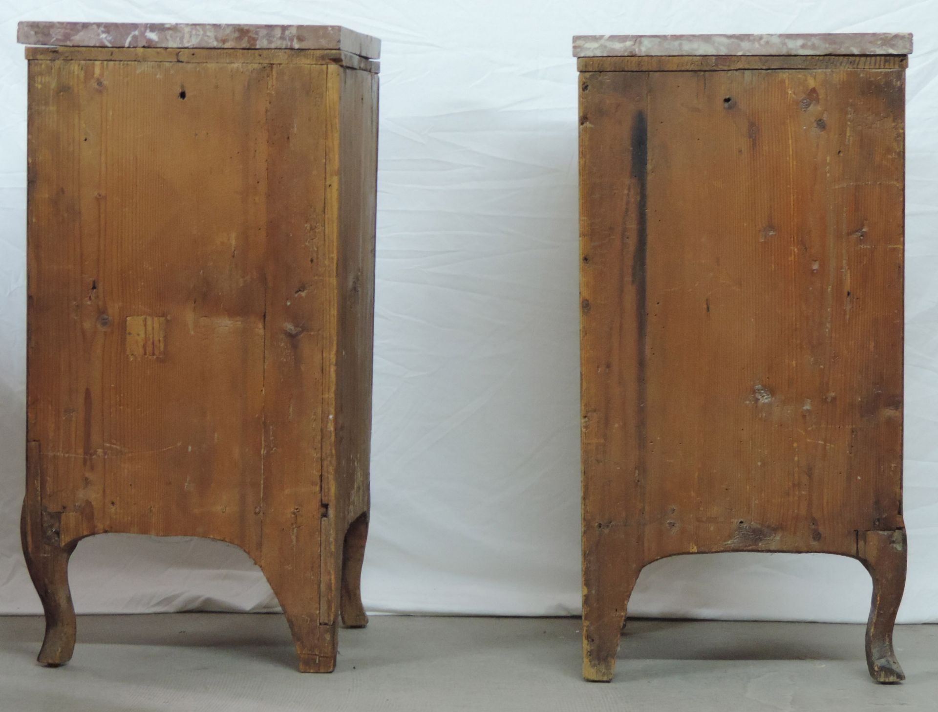 2 corner cabinets. Around 1800. Probably France. Ebonized. Marble tops.Each 81 cm high. Thigh length - Image 5 of 7