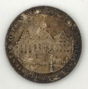 One Gedenkthaler, "Frei Stadt Frankfurt, im August 1863".Silver coin. 33.2 mm diameter, 2.4 mm high.