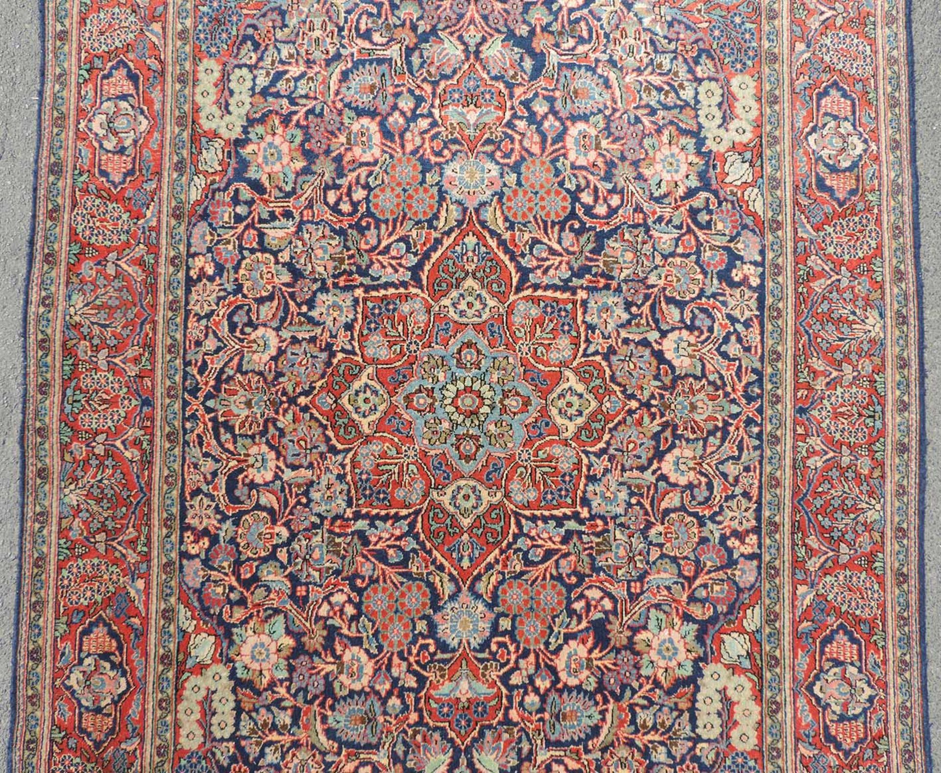 Keschan Persian rug. Iran. Old, circa 80 years. Fine weave.221 cm x 134 cm. Knotted by hand. Cork - Image 3 of 6