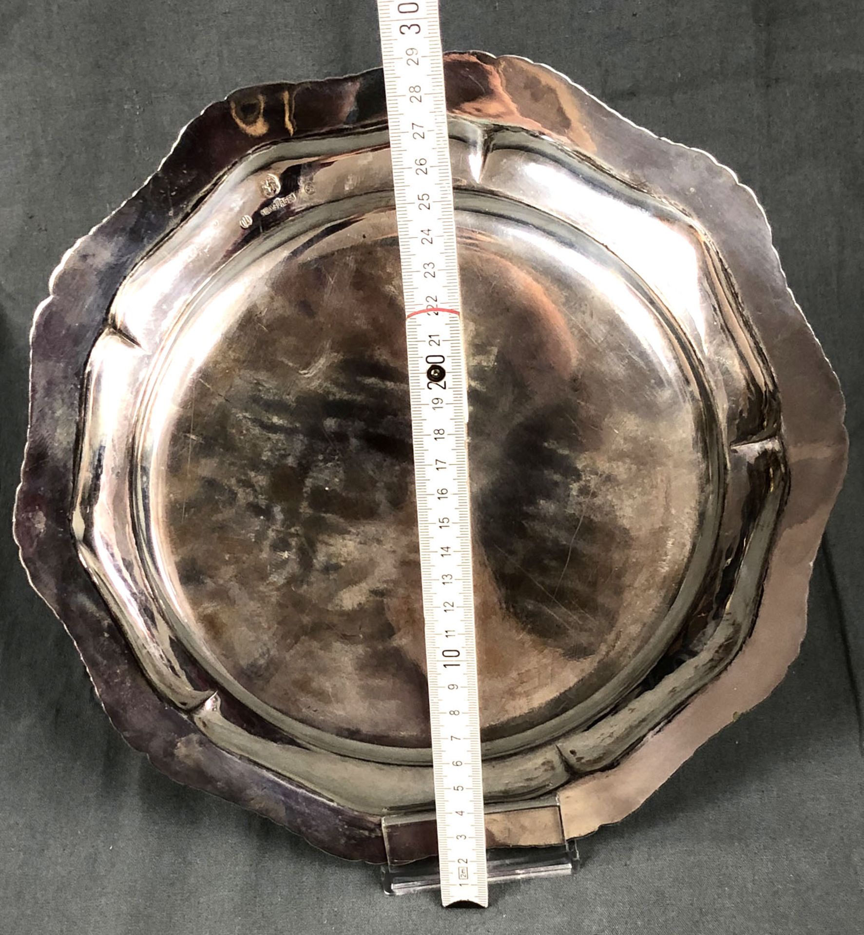 Plate, '' Heimbürger '', Denmark. Silver 826.678 grams. 27.5 cm diameter. Marked on the underside - Bild 4 aus 5