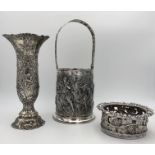 Silver. Ice bucket, vase, bottle coaster.2259 grams total weight. The ice bucket and the dry vase