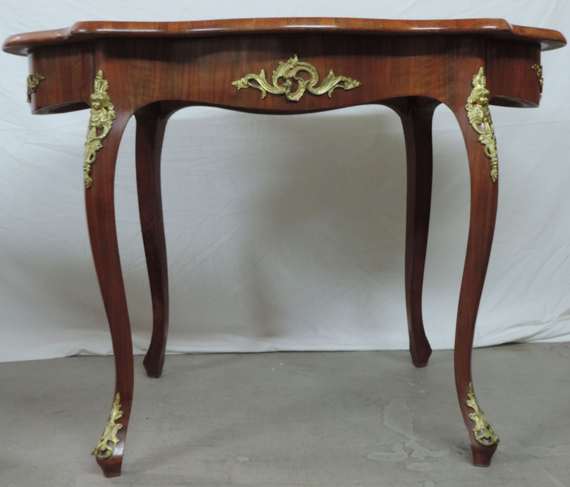 Table. Louis XVI - Stiel.77 cm x 111 cm x 71 cm. Walnut? Burl wood.Tisch. Louis XVI - Stil.77 cm x - Image 3 of 9