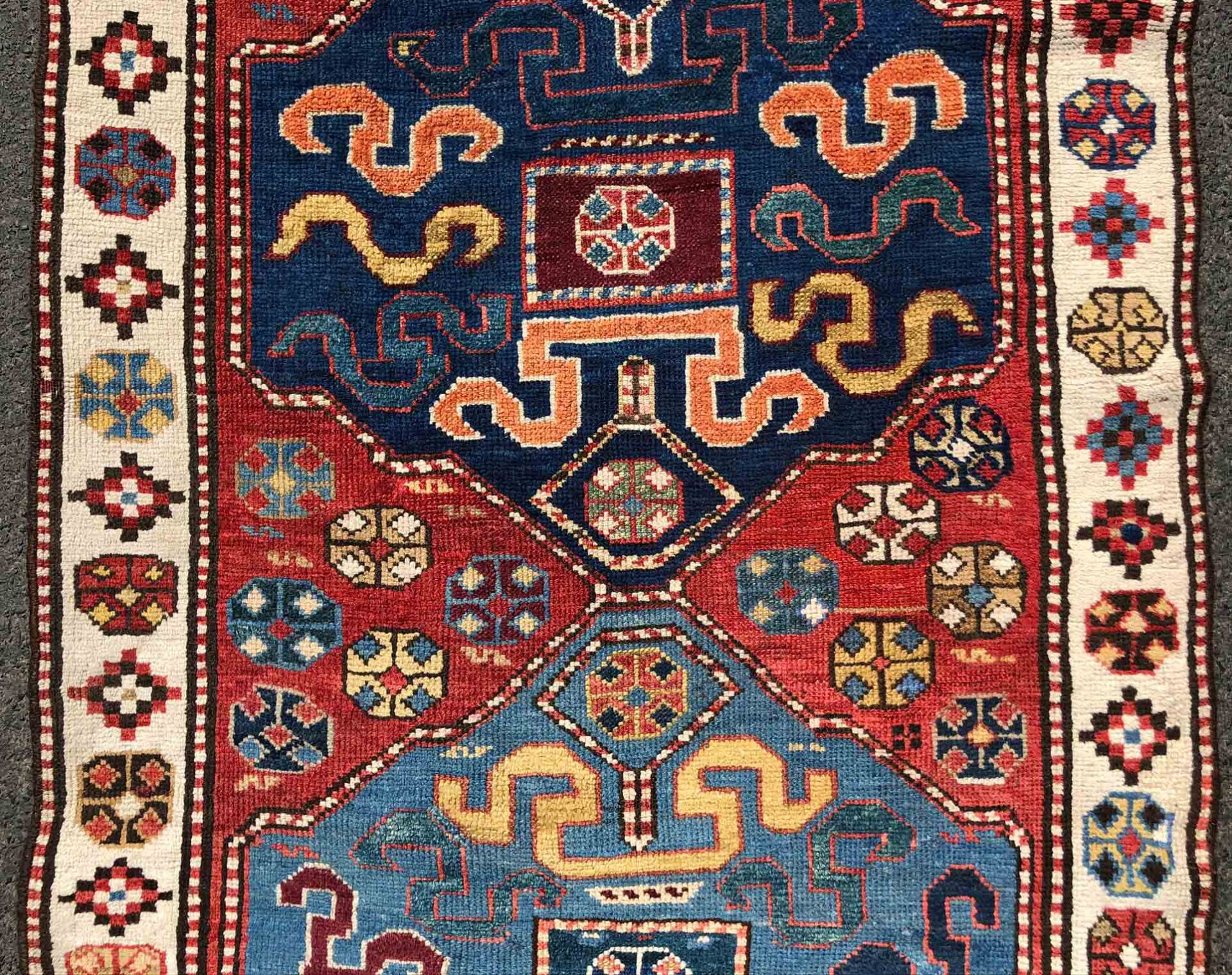 Shah - Savan tribal rug. Caucasus. Antique, probably 1828.254 cm x 105 cm. Knotted by hand. Wool - Bild 4 aus 10