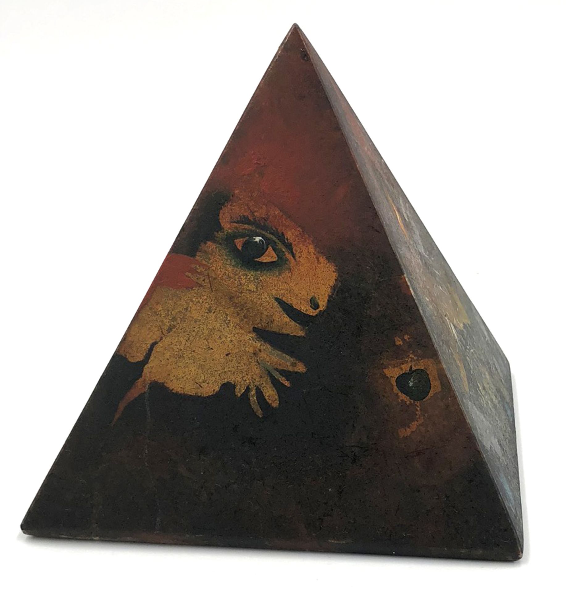 Horst G. LOEWEL (1939 -). ''Die Teidepyramide''.15 cm x 15 x 15 cm. Sculpture. Oil on stone. - Bild 3 aus 9