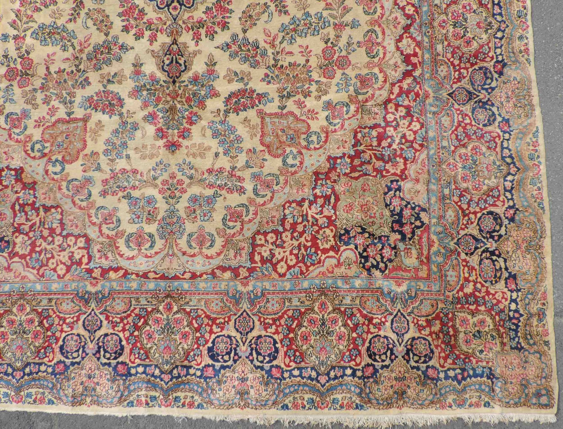 Kirman Persian carpet. Iran. Old, 1st half of the 20th century.420 cm x 297 cm. Knotted by hand. - Image 9 of 14