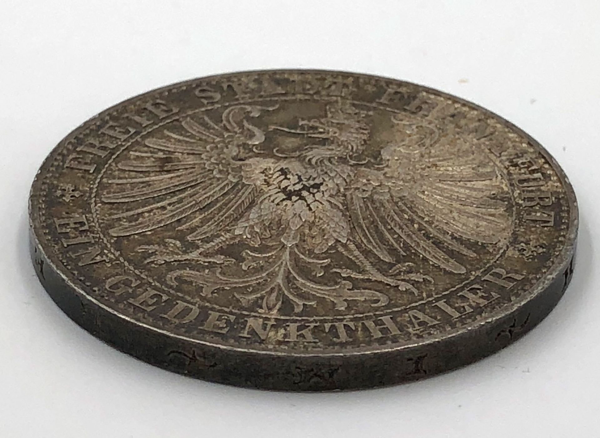 One Gedenkthaler, "Frei Stadt Frankfurt, im August 1863".Silver coin. 33.2 mm diameter, 2.4 mm high. - Bild 4 aus 7