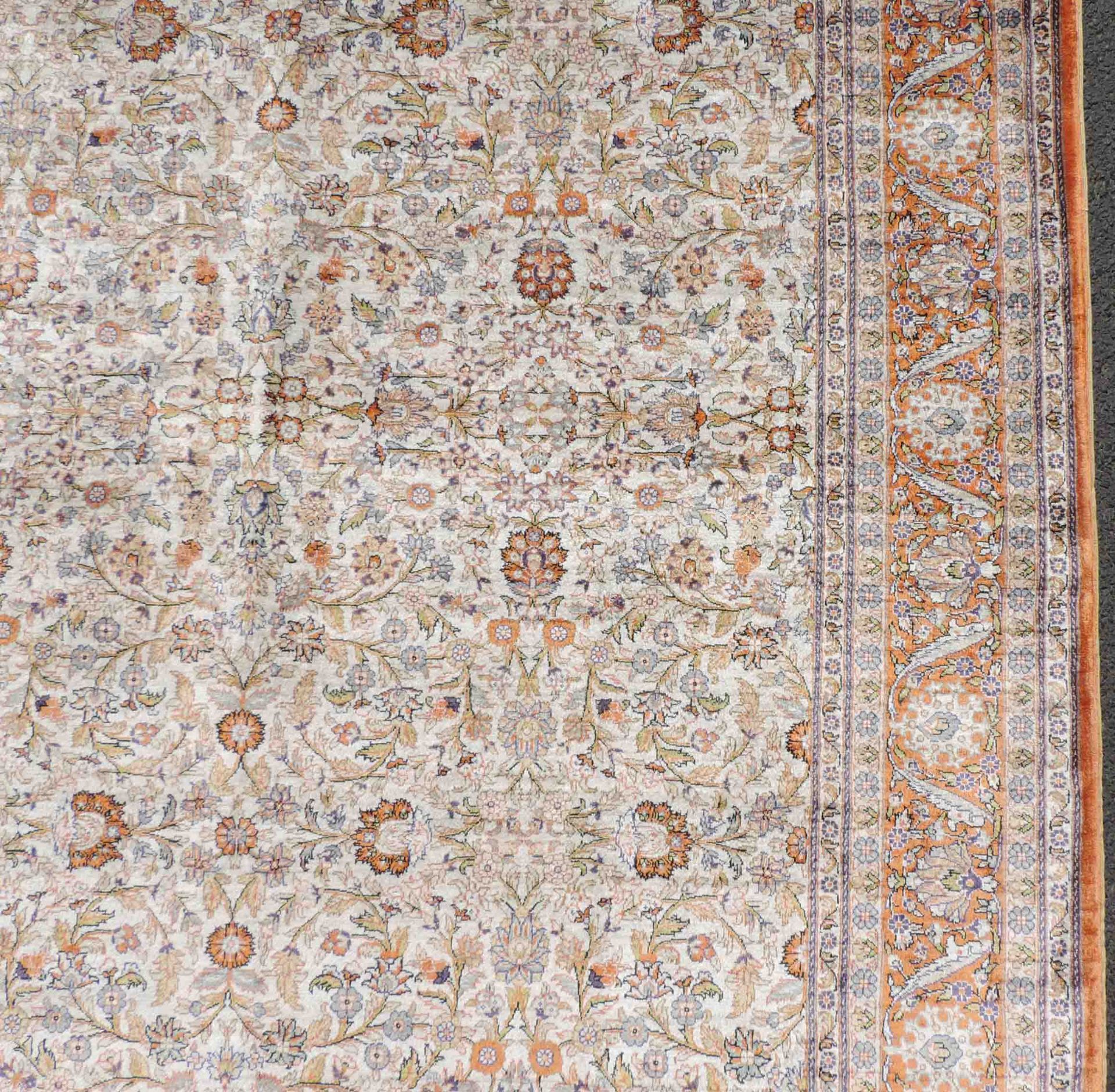 Hereke silk rug. Turkey. Signed. Extremely fine weave.180 cm x 128 cm. Knotted by hand. Silk on - Image 7 of 11