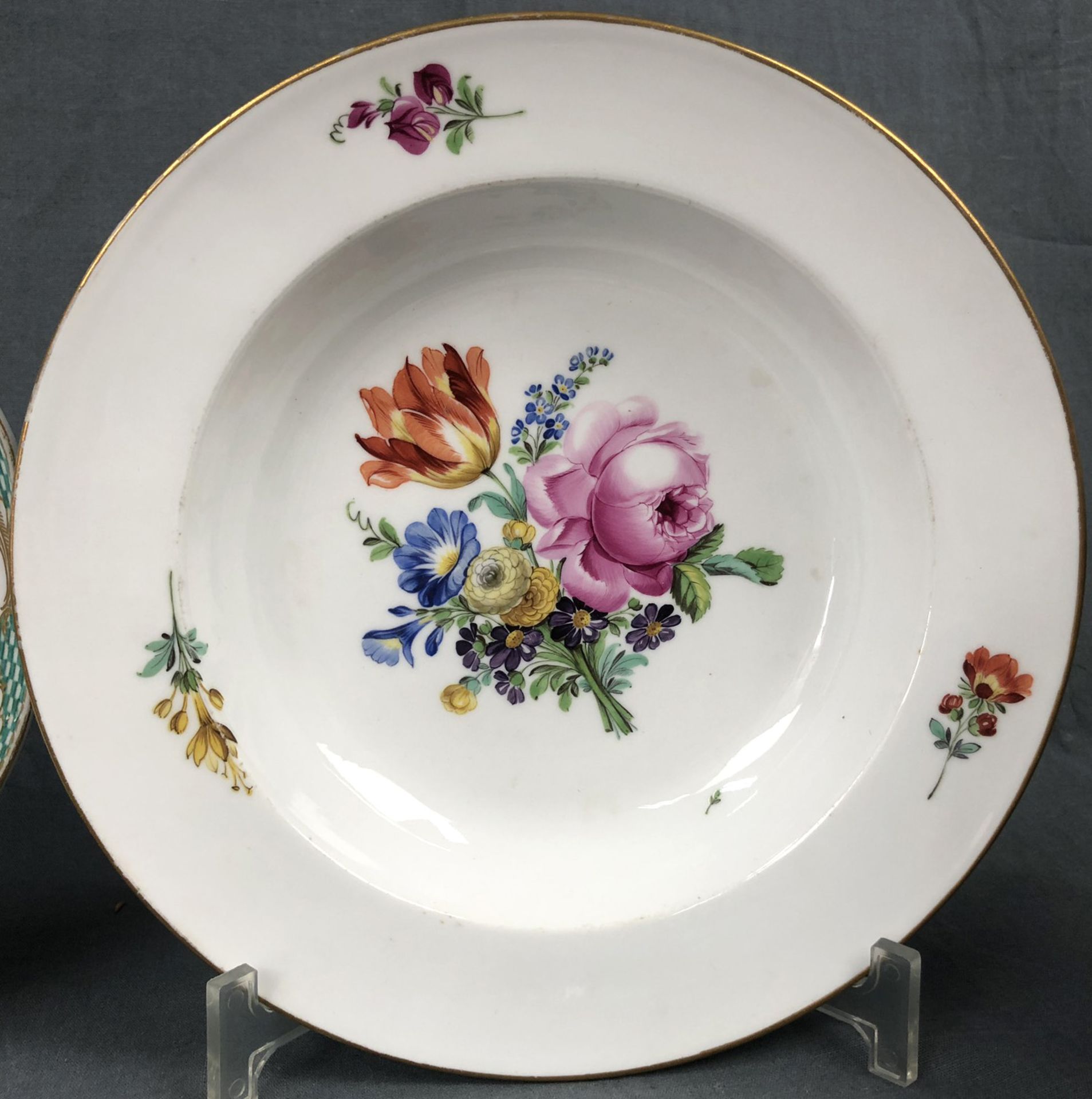 18 parts of Meissen porcelain. Partially still 18th century?Breakthrough plate 24 cm in diameter. - Bild 16 aus 20