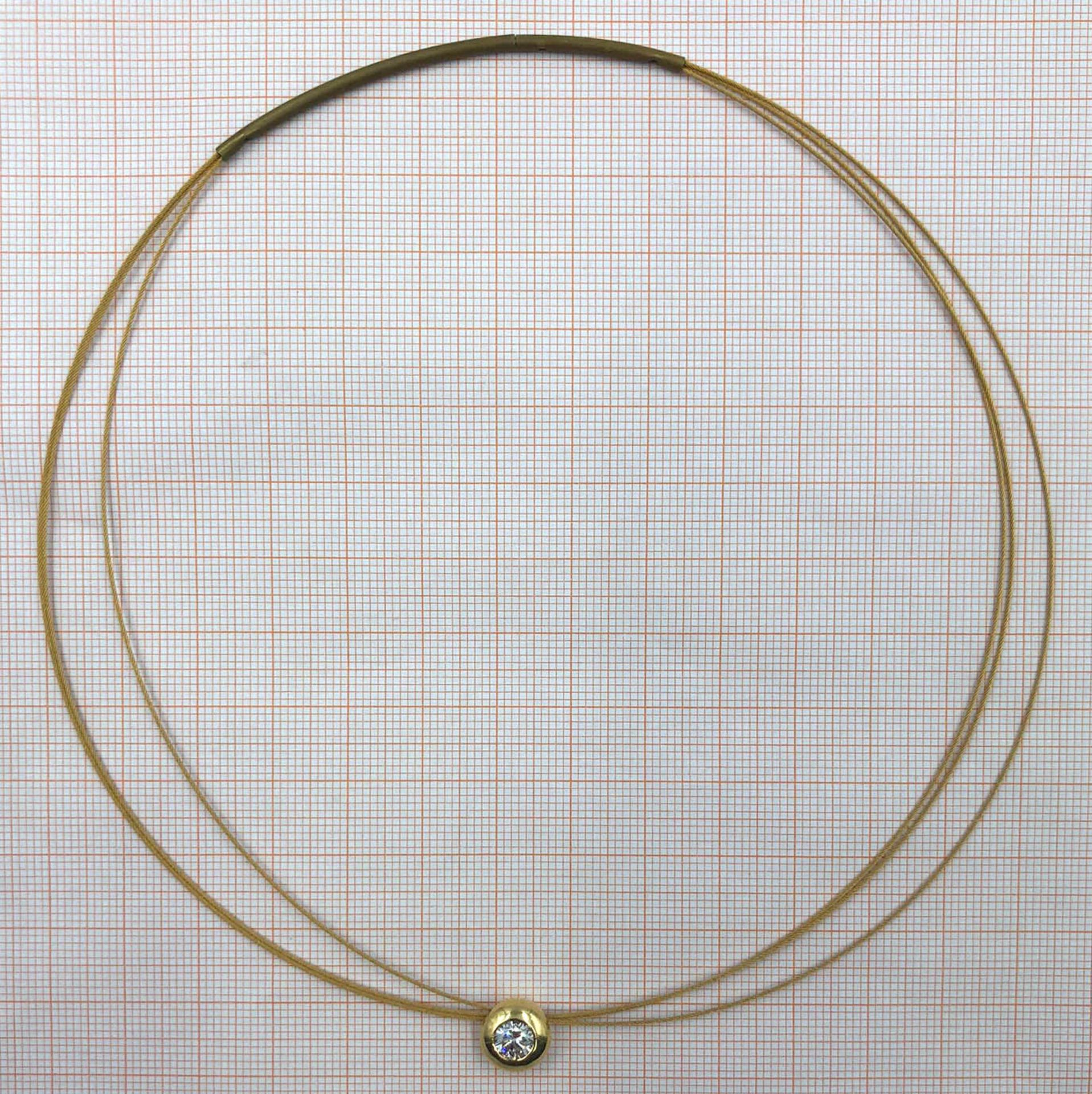 750 gold pendant. Brilliant 0.76. Stamp.On a neutral 3-strand necklace. Diamond judged white, Si. - Bild 5 aus 7
