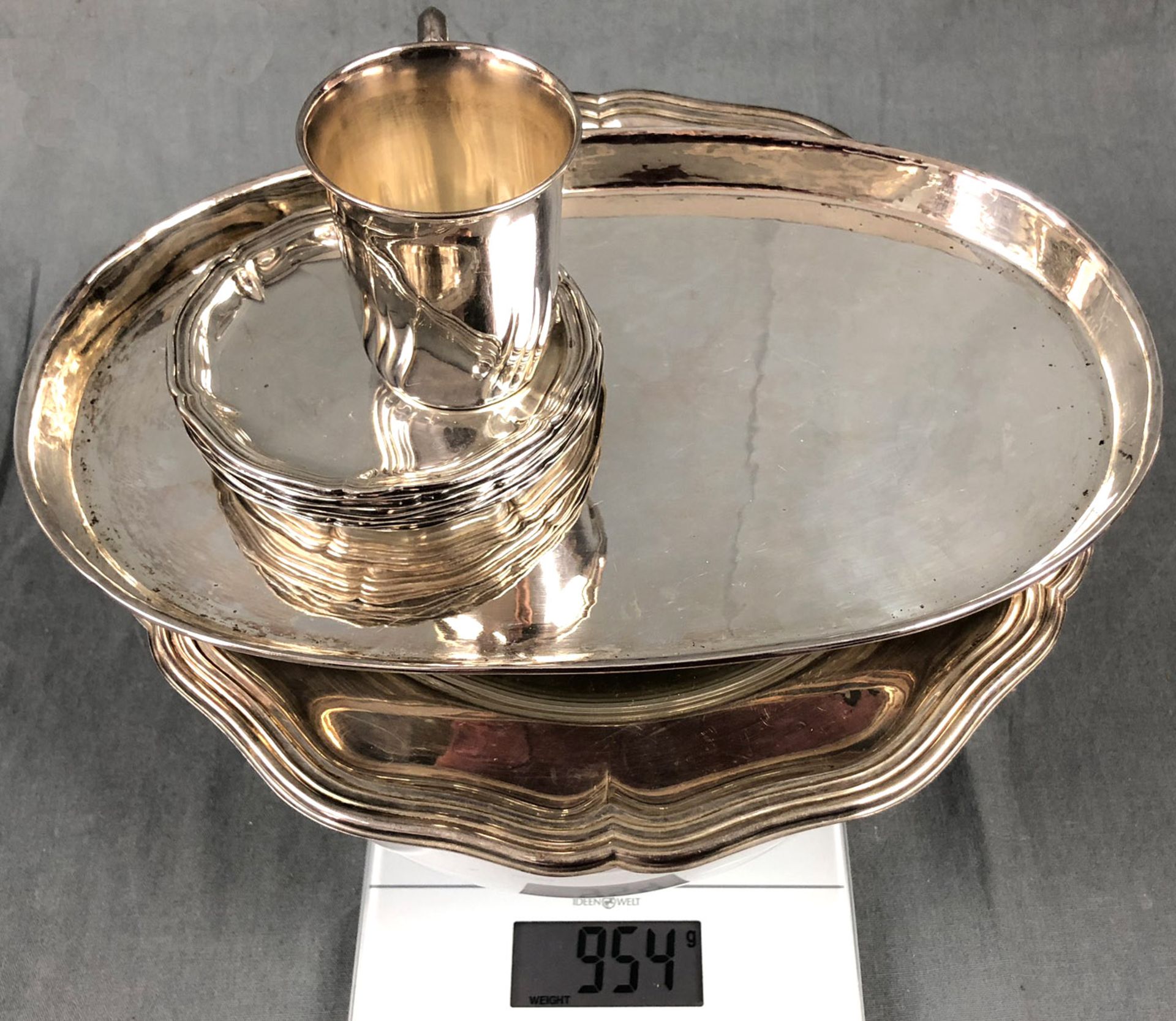 7 plates, 1 cup and 1 tray. Silver 830 and 835.954 grams total weight. Up to 28.5 cm x 17.5 cm. - Bild 7 aus 7