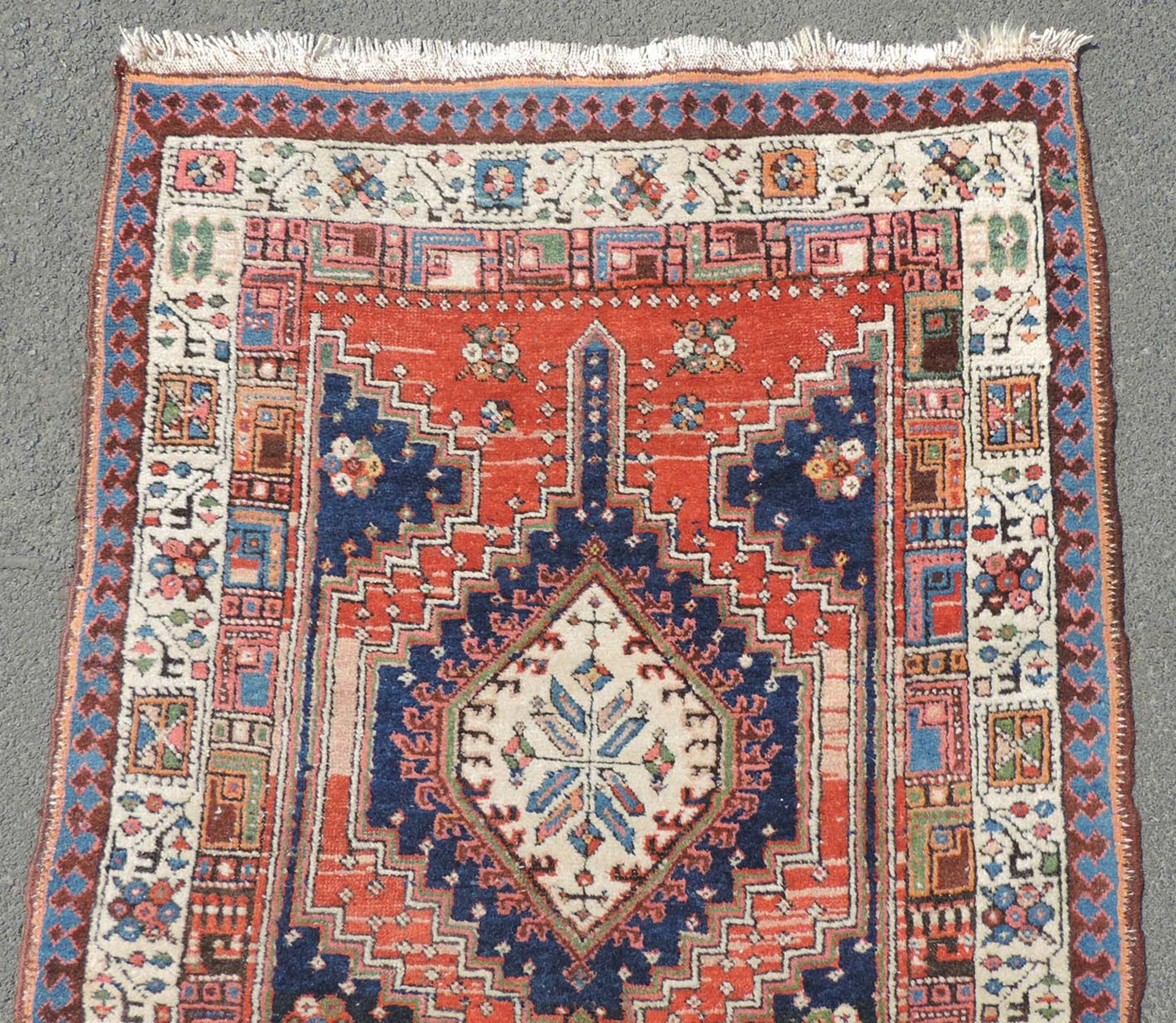 Meshkin Persian rug. Runner. Iran. Old, around 1930.323 cm x 94 cm. Knotted by hand. Wool on cotton. - Image 5 of 7