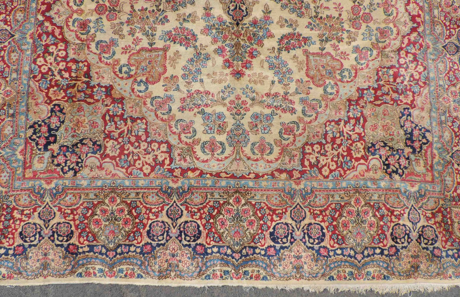 Kirman Persian carpet. Iran. Old, 1st half of the 20th century.420 cm x 297 cm. Knotted by hand. - Image 8 of 14