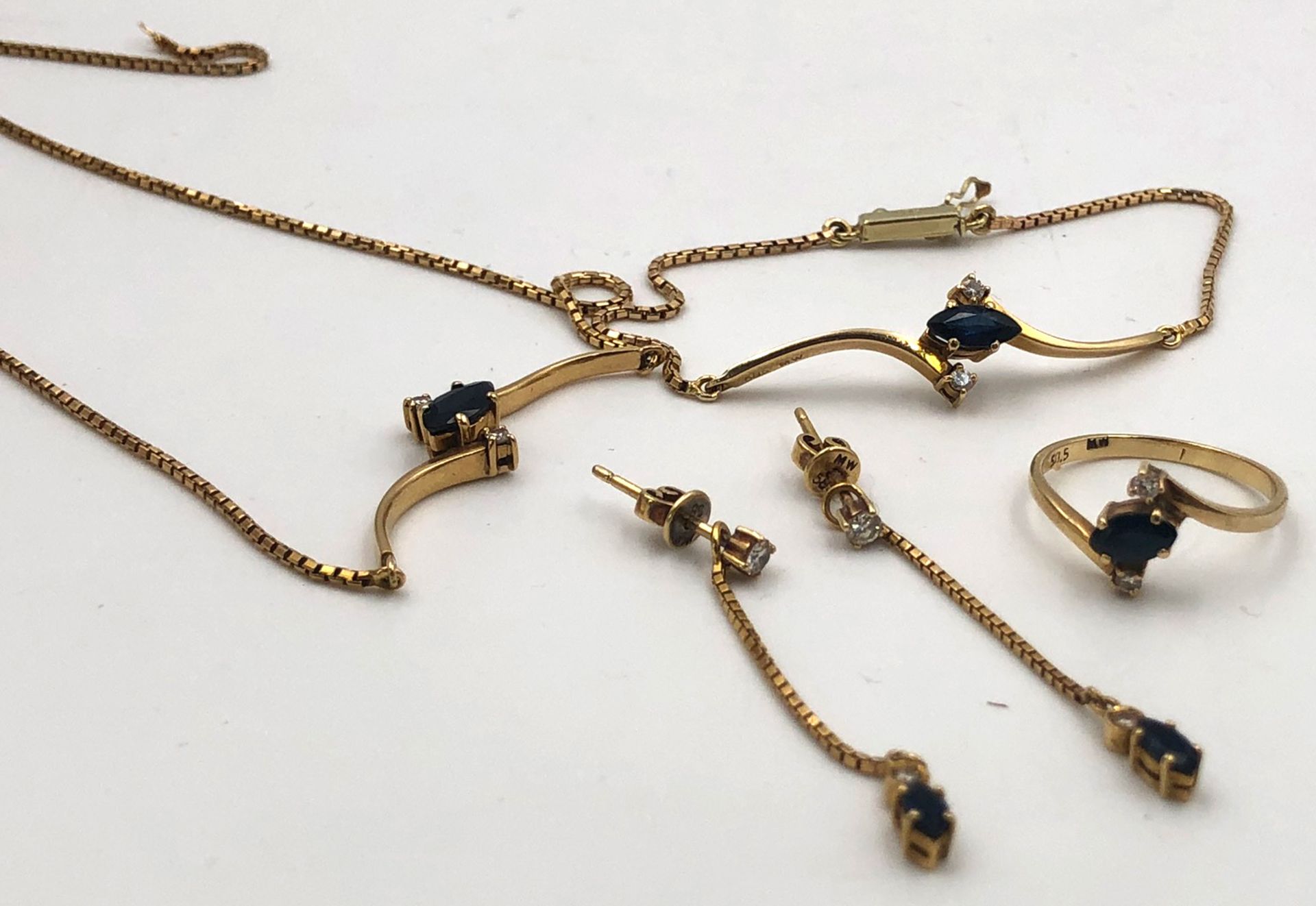 Set of 585 gold sapphires and diamonds.11 grams total weight, the diamonds total approx. 0.2