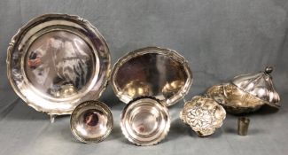 8 parts 800 silver. Also a lided bowl.2165 grams. Up to 31.5 cm diameter. Hallmarks.8 Teile Silber