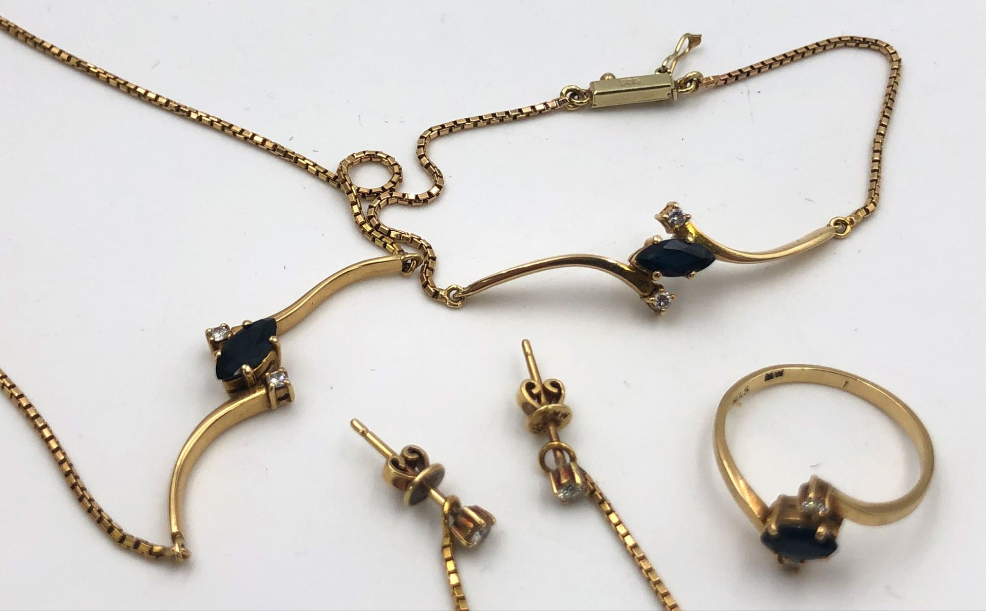 Set of 585 gold sapphires and diamonds.11 grams total weight, the diamonds total approx. 0.2 - Bild 6 aus 13