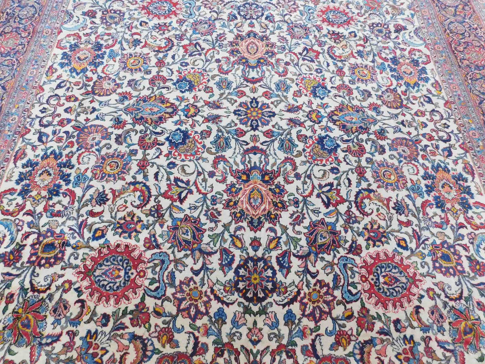 Keschan Persian carpet. Iran. Very fine weave. Cork wool.445 cm x 320 cm. Knotted by hand. Cork wool - Image 5 of 10
