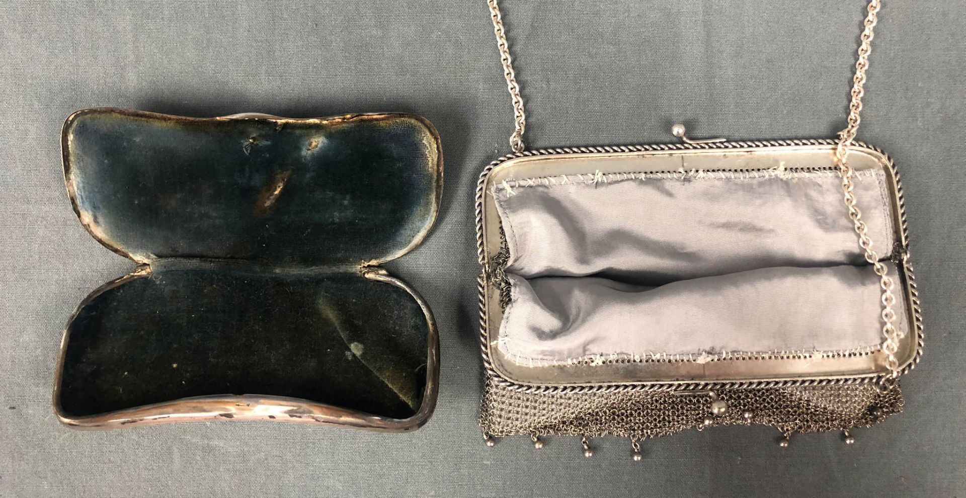 Silver. Lined evening bag and a glasses case.340 grams gross.Silber. Damen Abendtasche gefüttert und - Bild 5 aus 9