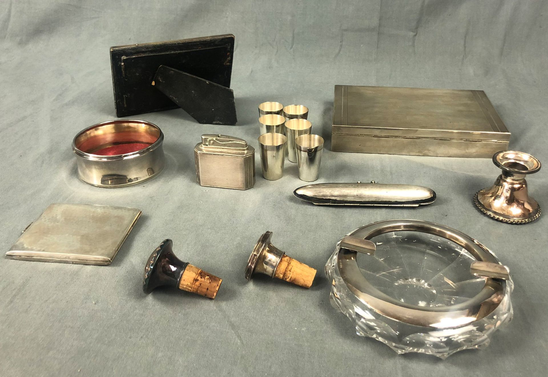 Silver. Set for the gentleman.Cigarettes / cigar box (4 cm x 22 cm x 15 cm), cigarette case, table - Bild 2 aus 9