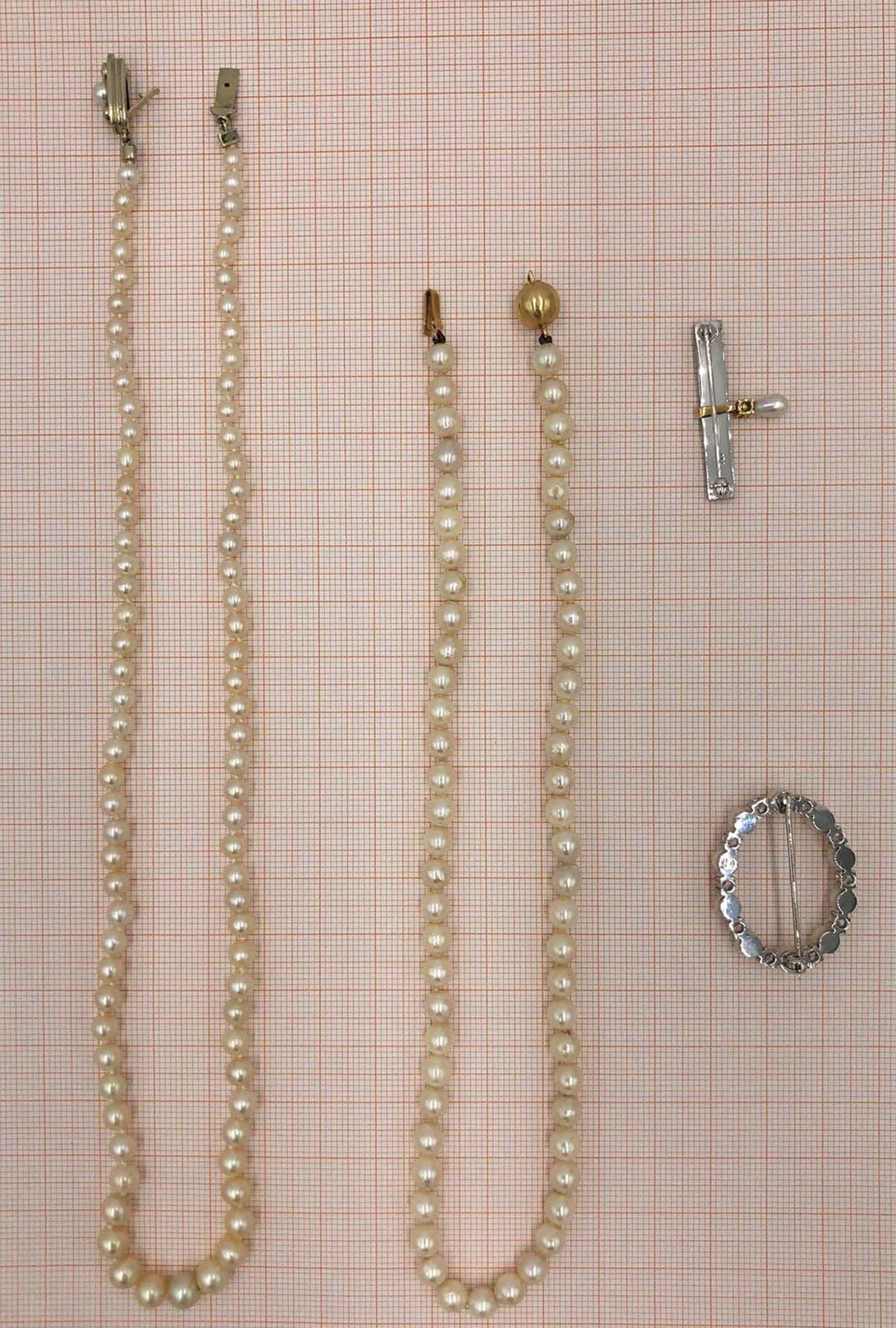 750 gold. 2 brooches. With diamonds and cultured pearls.11 grams gross the two brooches. The 11 - Bild 6 aus 7