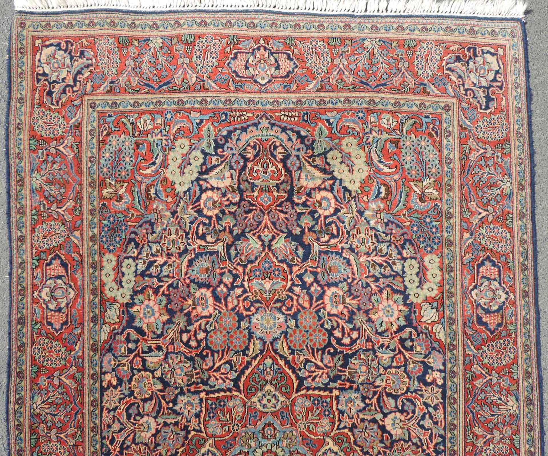 Keschan Persian rug. Iran. Old, circa 80 years. Fine weave.221 cm x 134 cm. Knotted by hand. Cork - Image 4 of 6