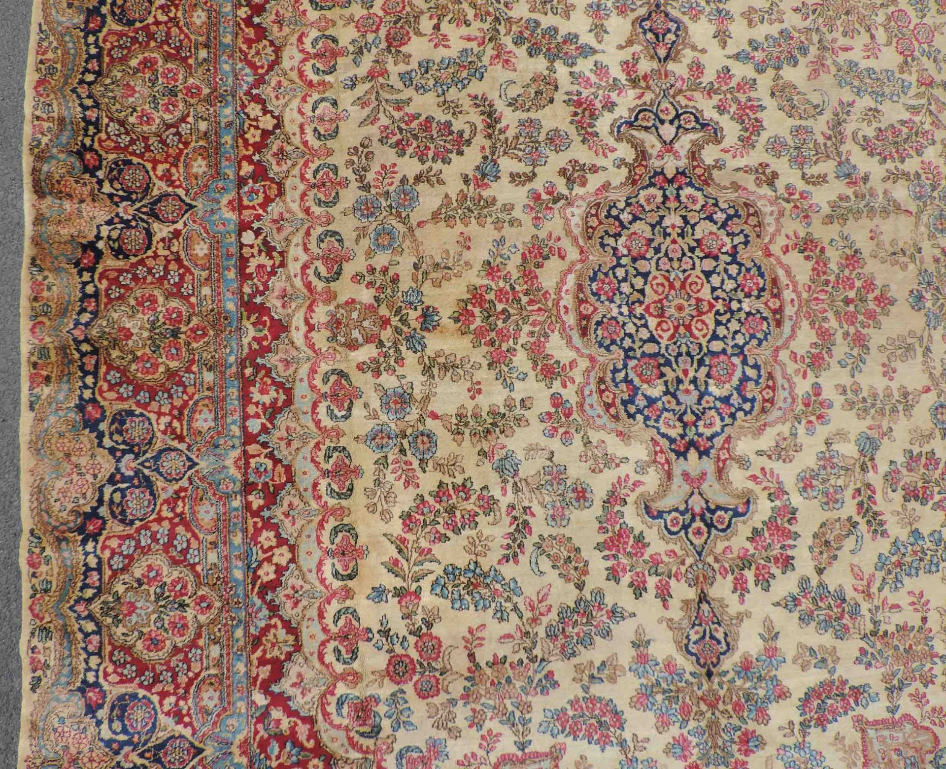 Kirman Persian carpet. Iran. Old, 1st half of the 20th century.420 cm x 297 cm. Knotted by hand. - Image 10 of 14