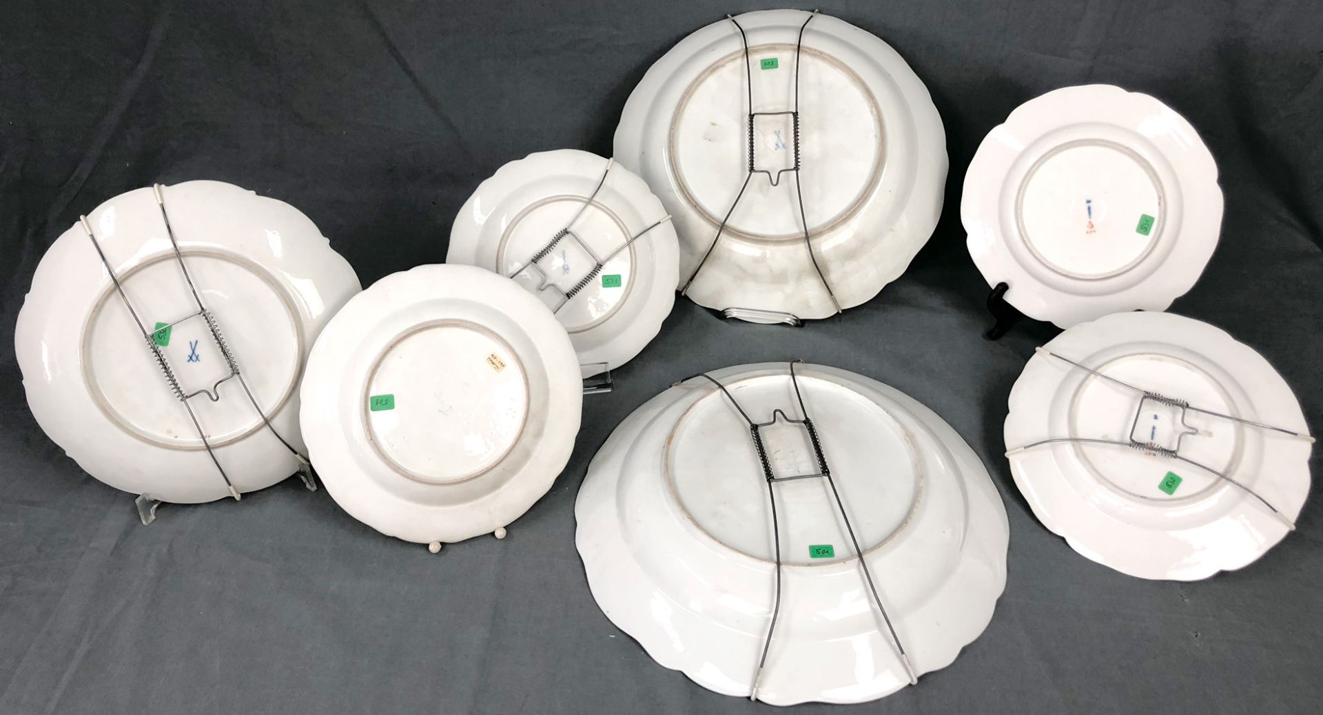 5 plates of swords porcelain and 2 plates marked with scepter KPM.Up to 39 cm in diameter. All - Bild 3 aus 10