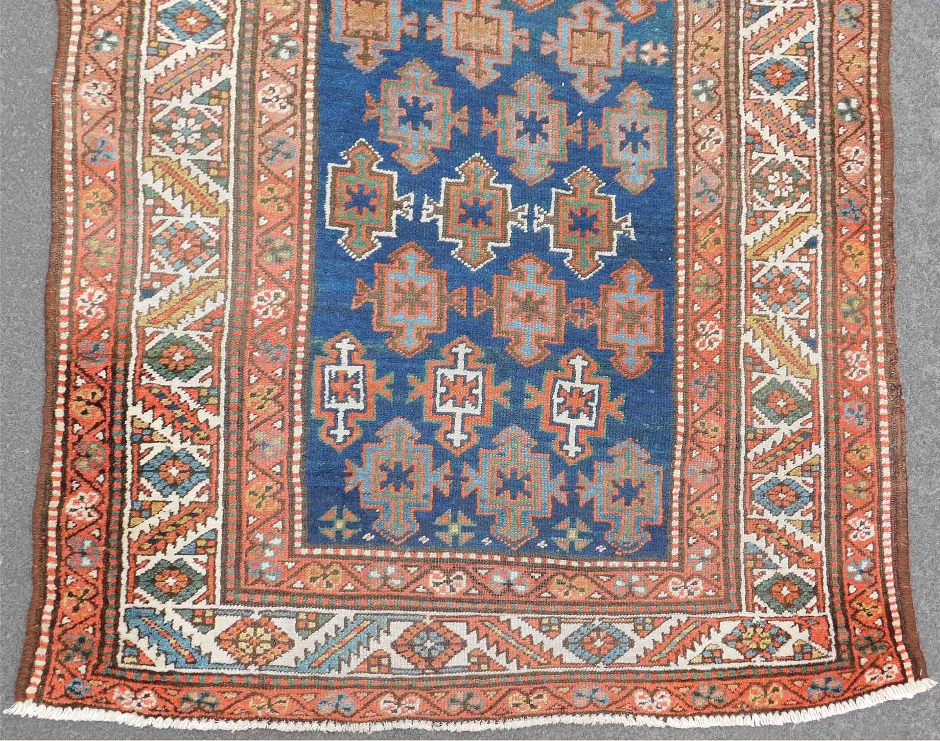Heriz Persian rug. Runner. Iran. Antique, around 1912-1913.Knotted by hand. Wool on wool. Probably - Image 2 of 8