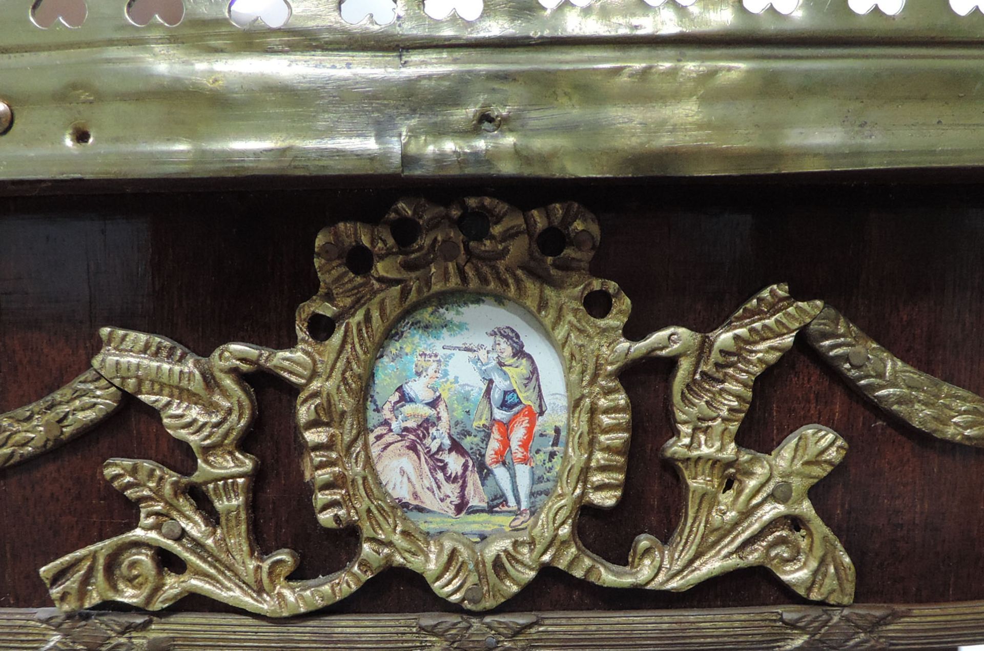 High side table. Louis XV style. Some rosewood?77 cm x 63 cm x 37 cm.Hohes Beistelltischchen. - Bild 7 aus 9