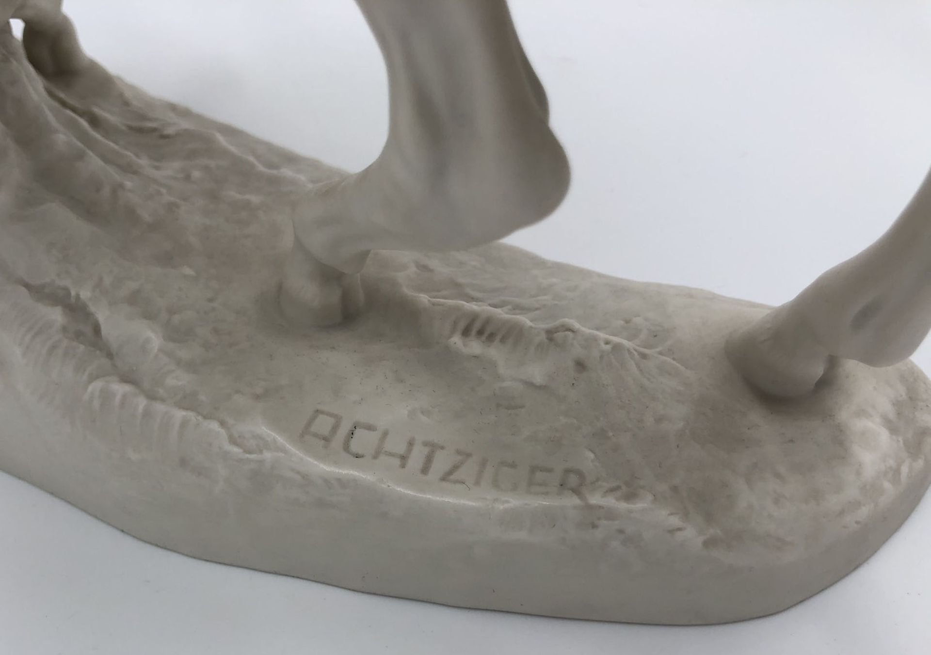 Hans ACHTZIGER (1918 - 2003). "Übermut und Reiter". Porcelain figure.35.5 cm x 43 cm x 19 cm. - Bild 11 aus 12