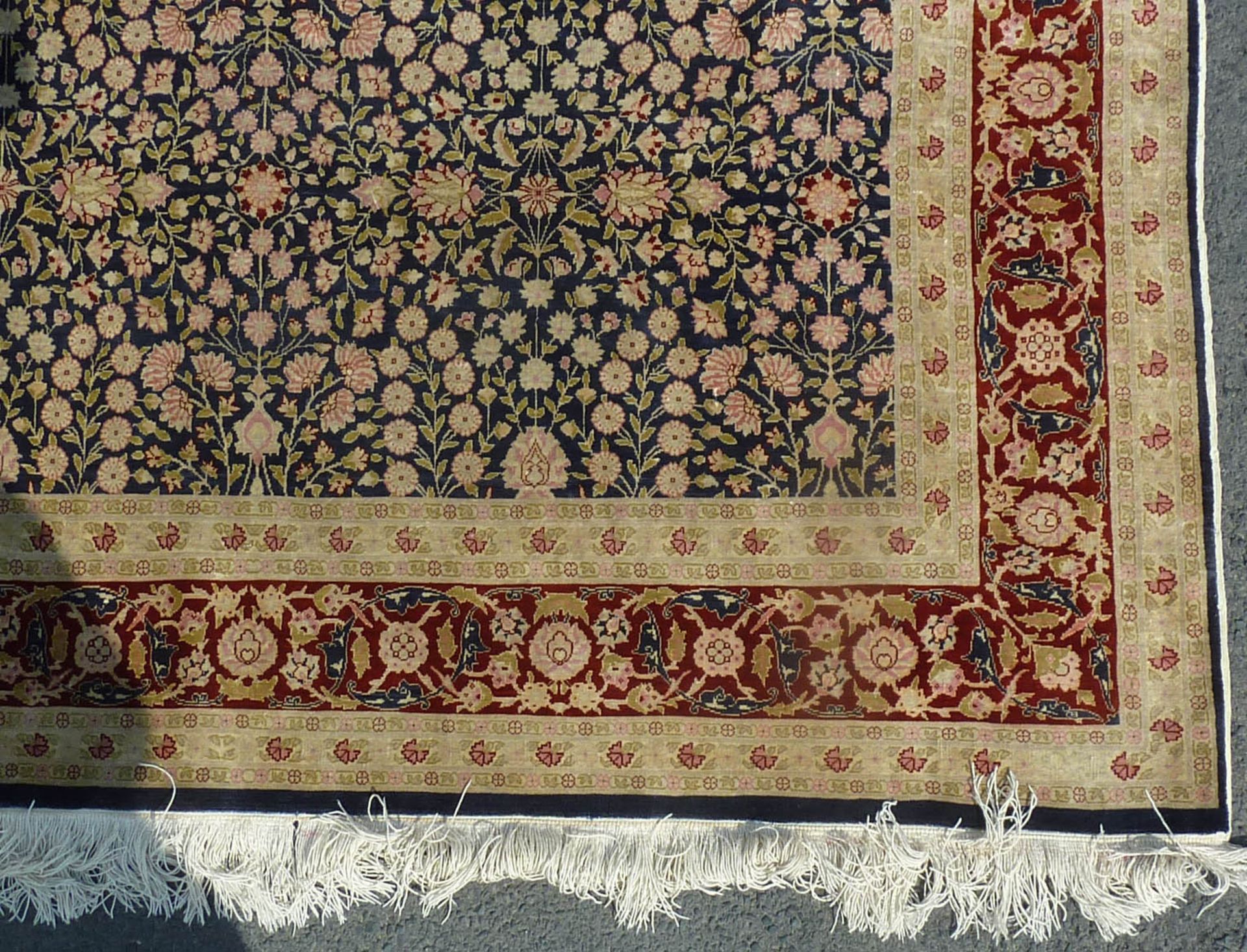 Hereke silk rug, Turkey. Extremely fine weave.197 cm x 127 cm. Knotted by hand. Silk on silk. - Image 9 of 15