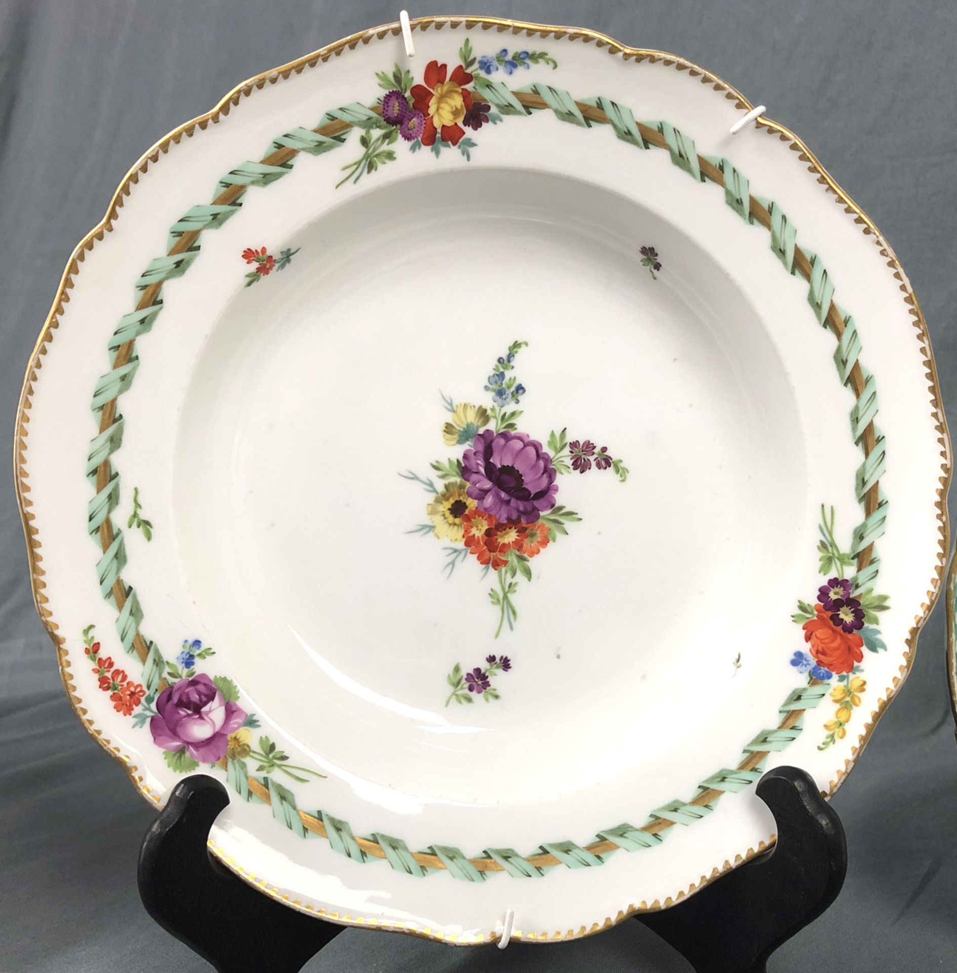 18 parts of Meissen porcelain. Partially still 18th century?Breakthrough plate 24 cm in diameter. - Bild 18 aus 20