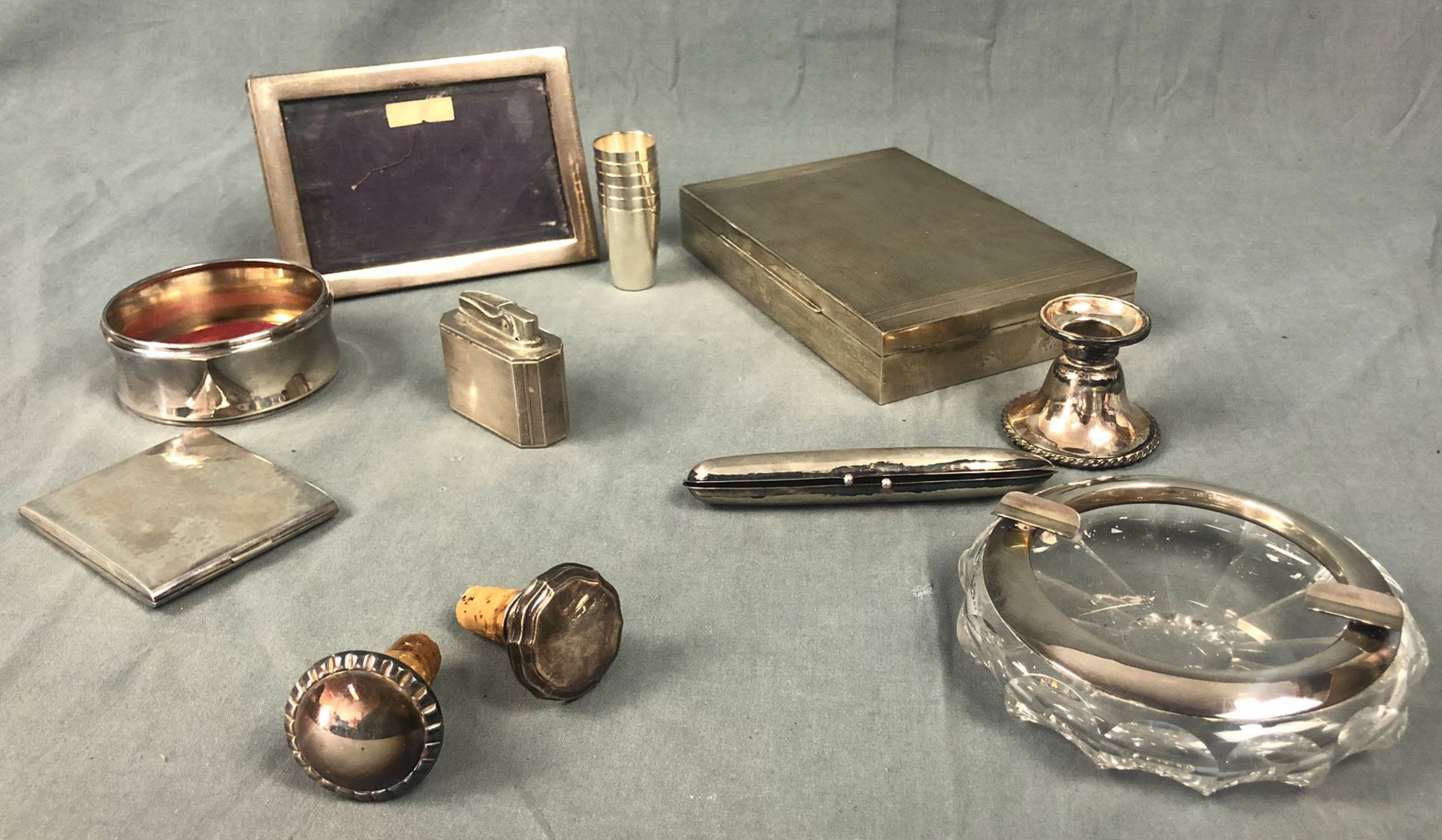 Silver. Set for the gentleman.Cigarettes / cigar box (4 cm x 22 cm x 15 cm), cigarette case, table
