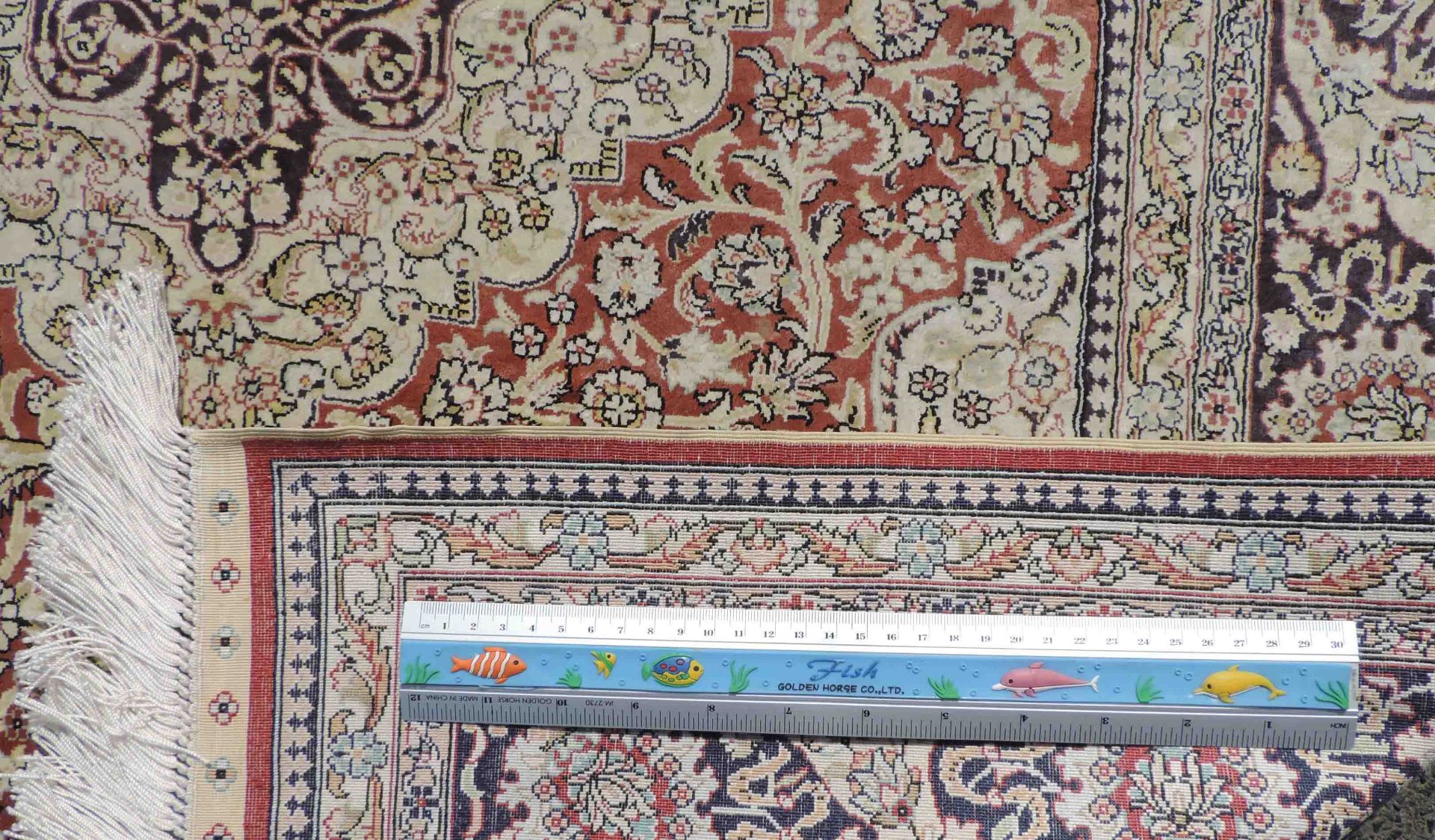 Hereke silk rug. Turkey. Signed. Extremely fine weave.146 cm x 105 cm. Knotted by hand. Silk on - Bild 9 aus 10