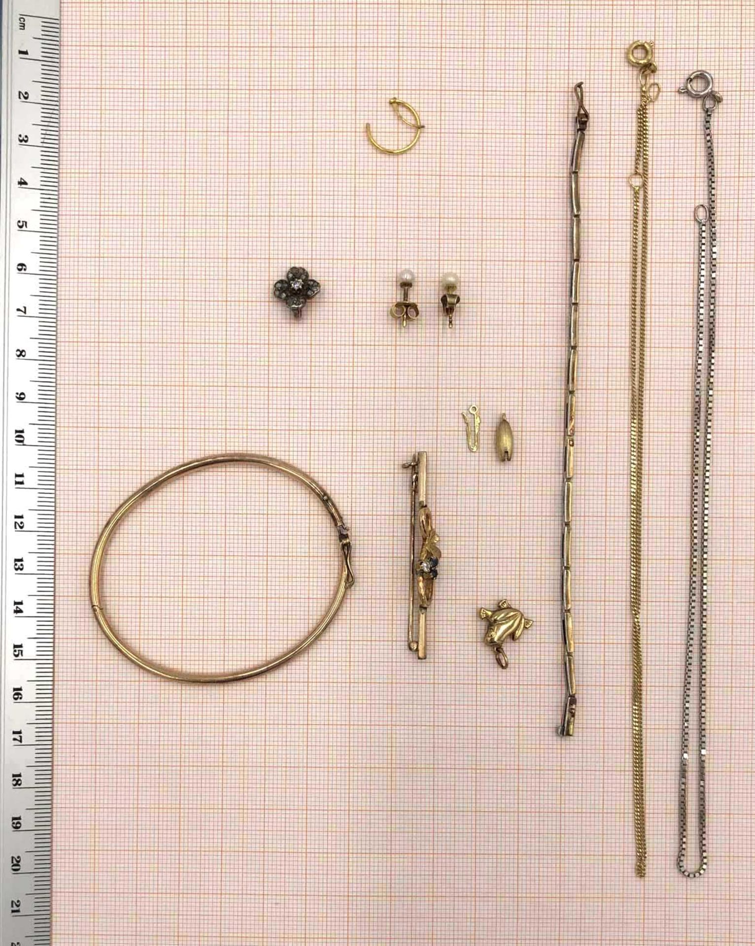 Gold 585 jewelry. See photos.22.3 grams gross. Hallmarks or checked. Partly old collector's jewelry. - Image 5 of 5