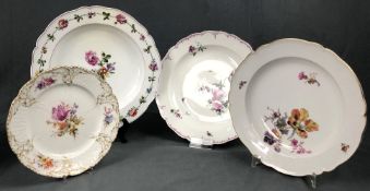 4 large plates, KPM Berlin, porcelain.Up to 35.5 cm in diameter. Among other things, bumped and / or