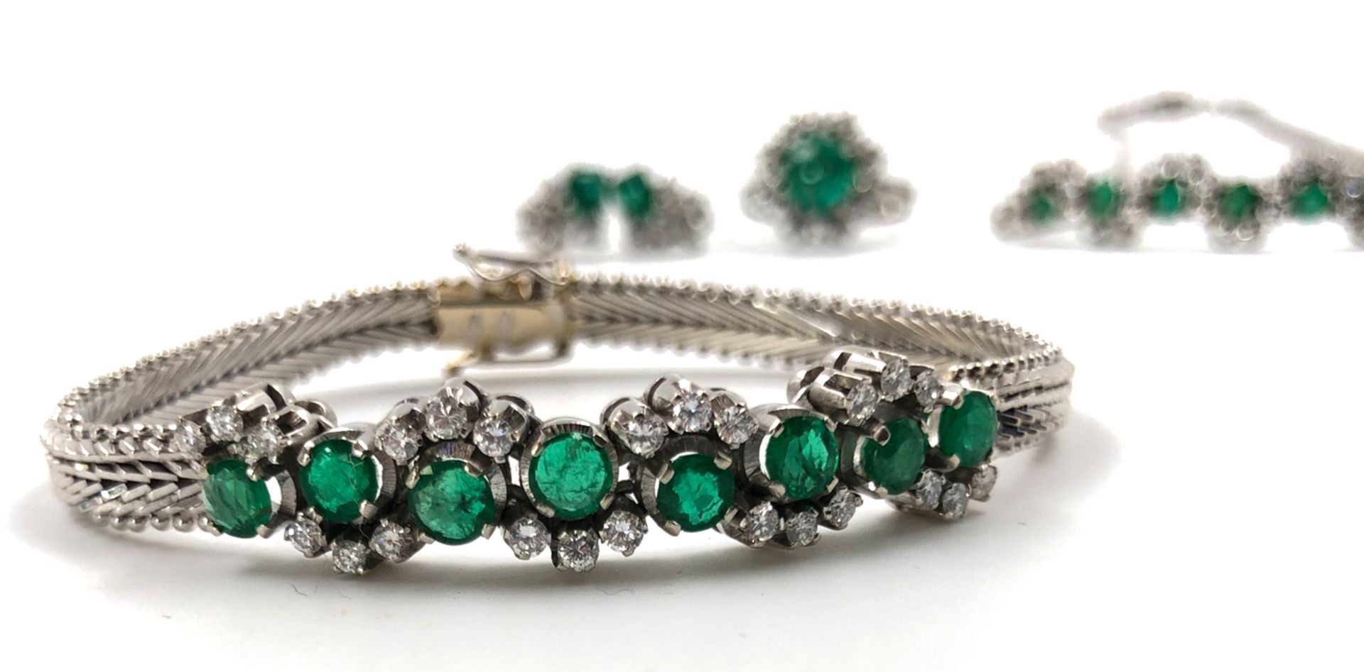 Set. White - 750 gold. Emeralds. Diamonds.Necklace, bracelet, earrings, and ring. Total weight 50. - Bild 12 aus 19