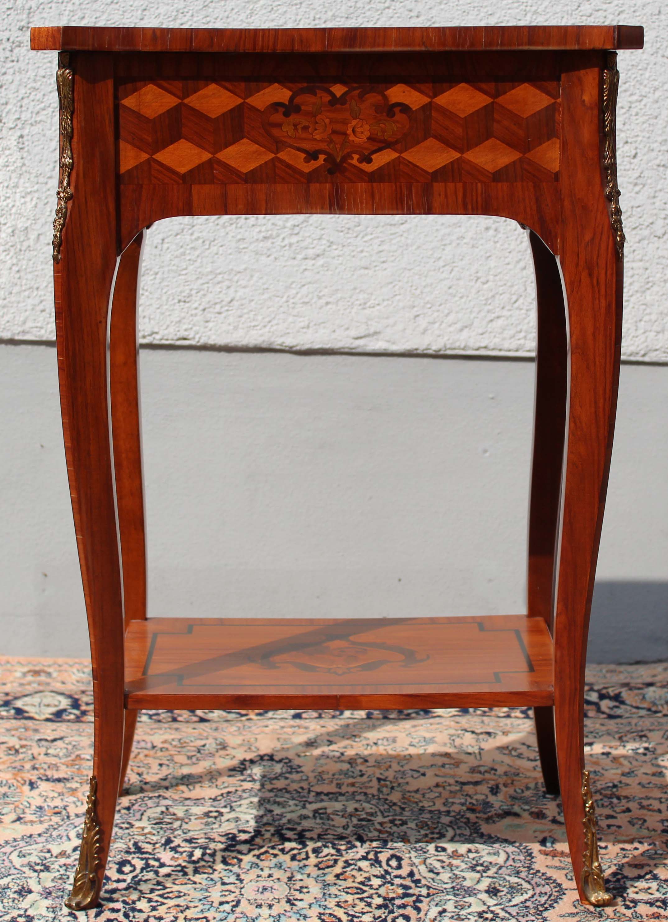 Side table. Louis XV style.69 cm x 45 cm x 39 cm. Marquetry. Drawer.Beistelltischen. Louis XV - - Image 4 of 7