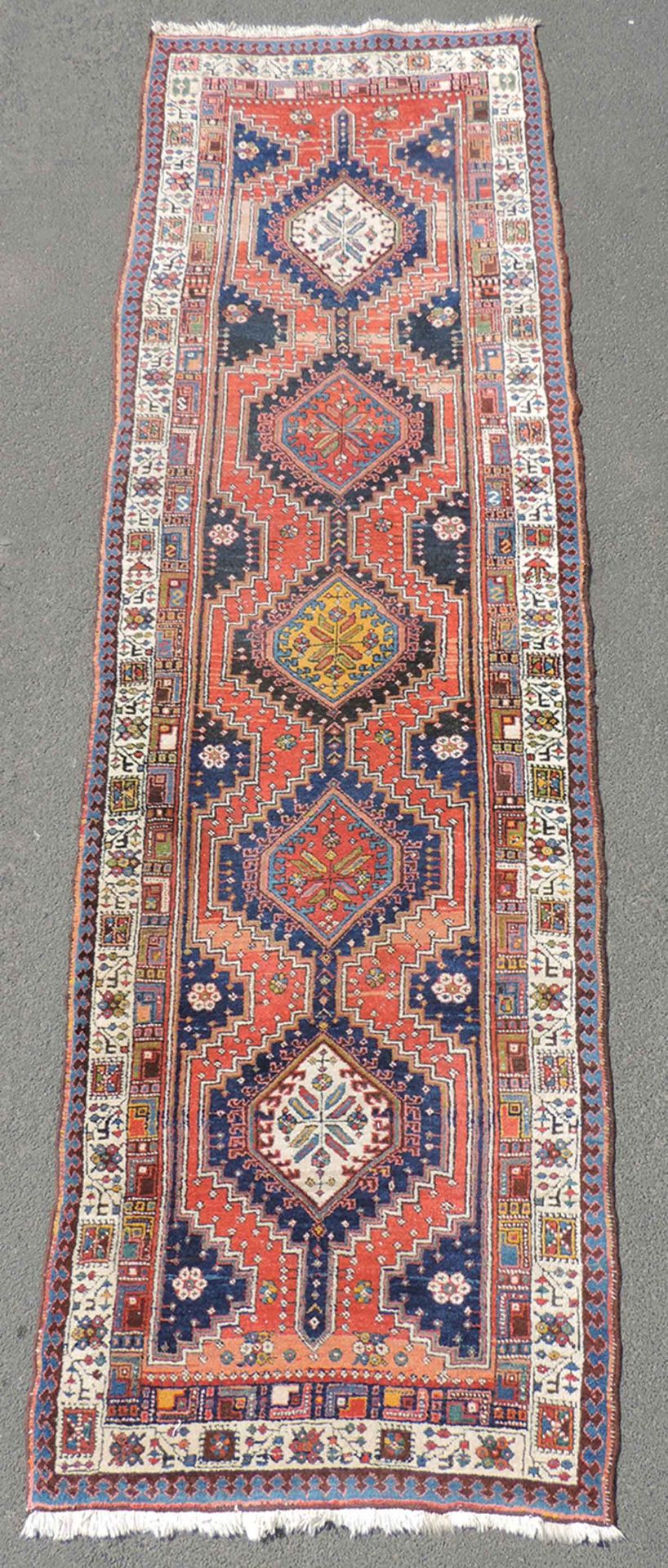 Meshkin Persian rug. Runner. Iran. Old, around 1930.323 cm x 94 cm. Knotted by hand. Wool on cotton.