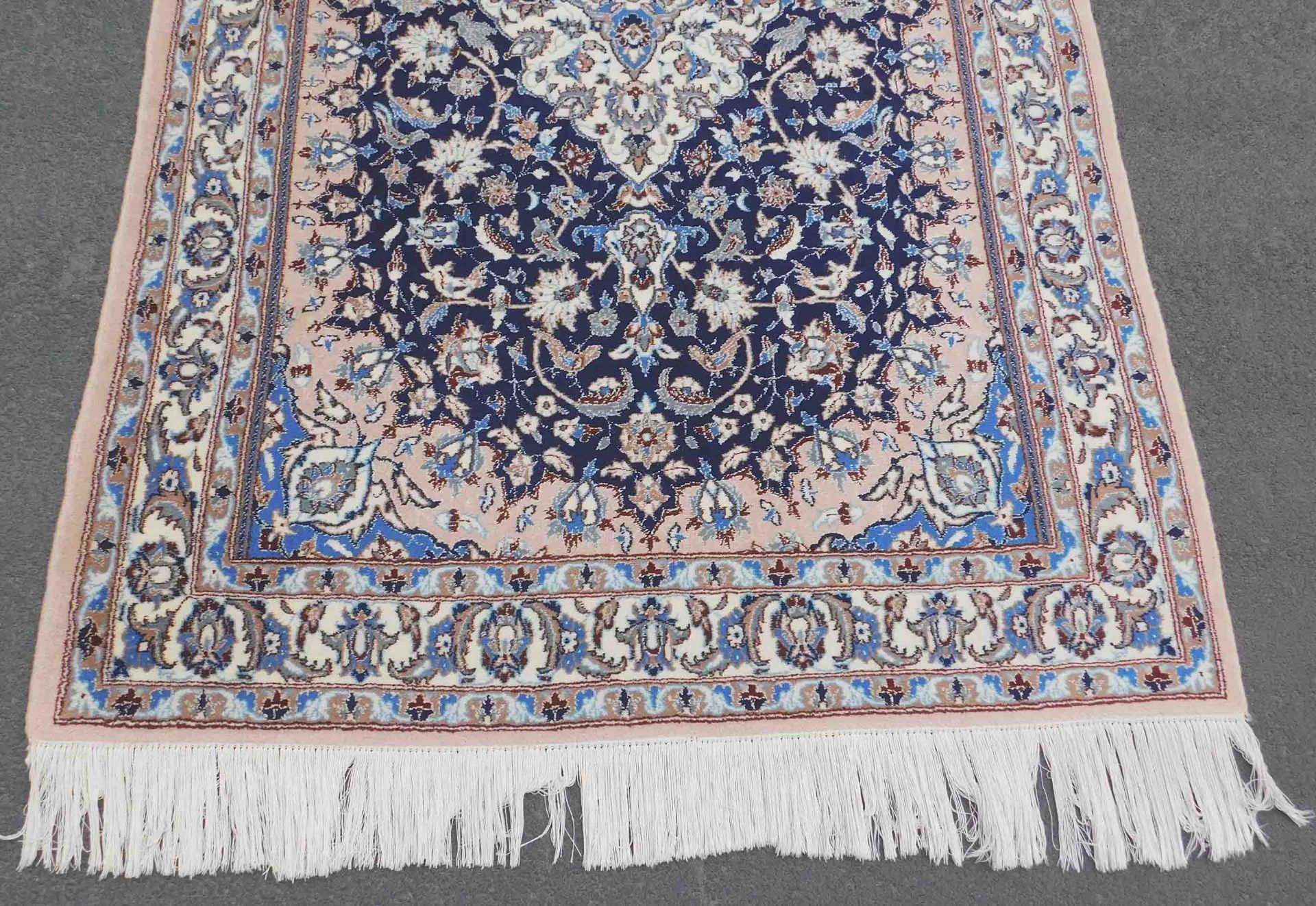 Nain Persian rug. Iran. Very fine weave. Medallion carpet.193 cm x 124 cm. Knotted by hand. Wool and - Image 2 of 5