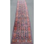 Bijar Persian carpet. Runner. Iran. Old, around 1930.545 cm x 108 cm. Knotted by hand. Wool on