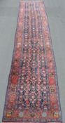 Bijar Persian carpet. Runner. Iran. Old, around 1930.545 cm x 108 cm. Knotted by hand. Wool on
